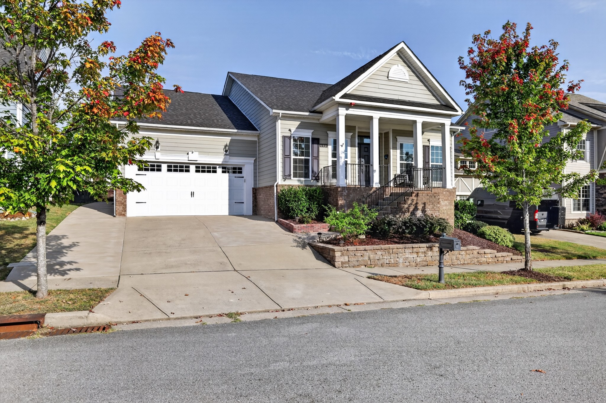 640 Streamside Ln — photo