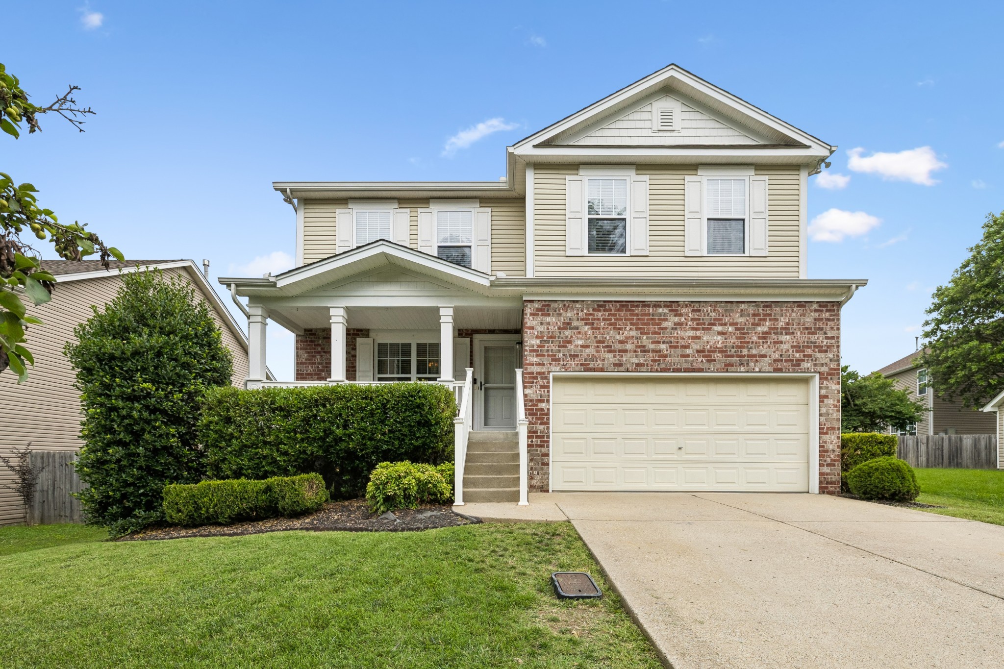 121 Cavalier Dr — photo