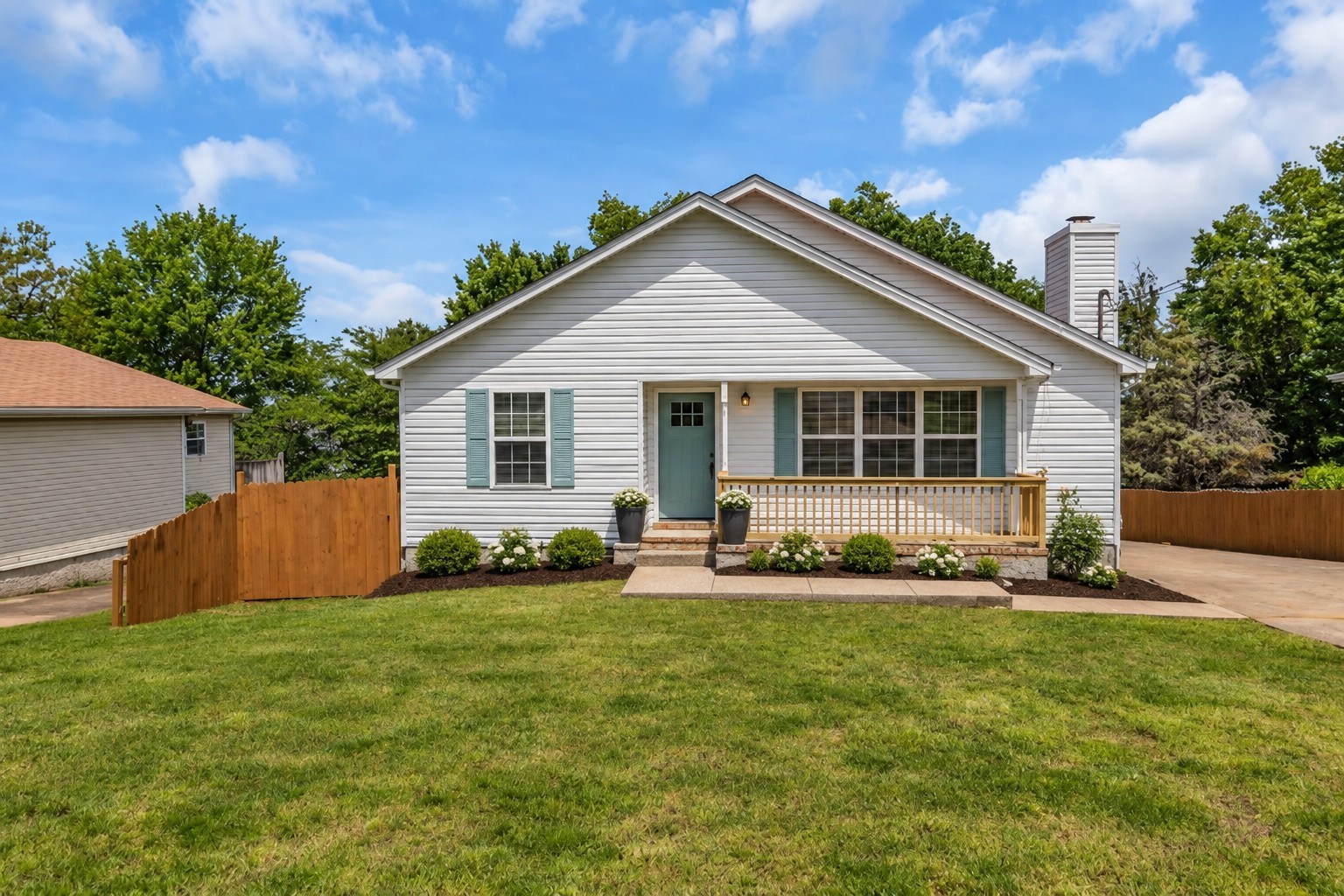 240 Lake Forest Dr — photo