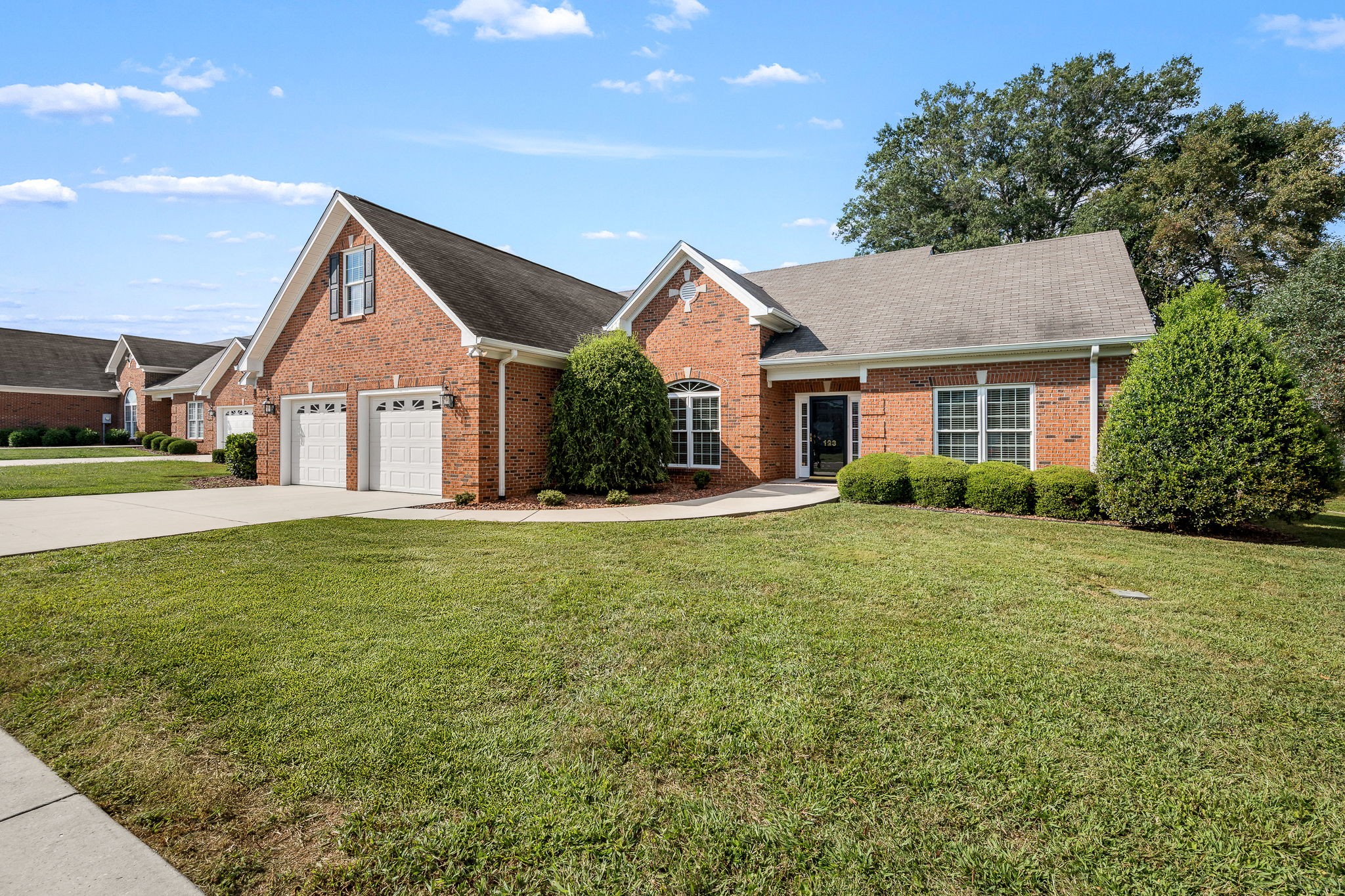 123 Magnolia Glen Circle — photo