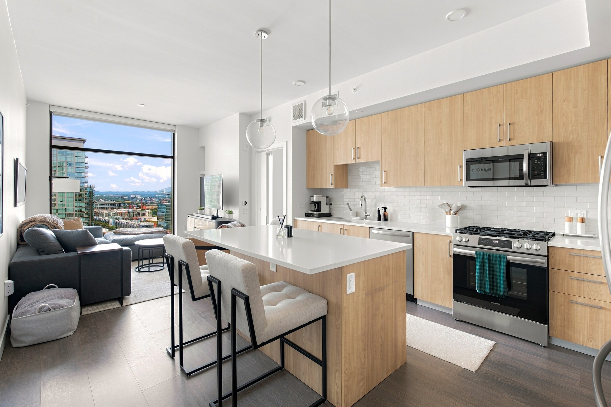 1212 Demonbreun St 1811 — photo