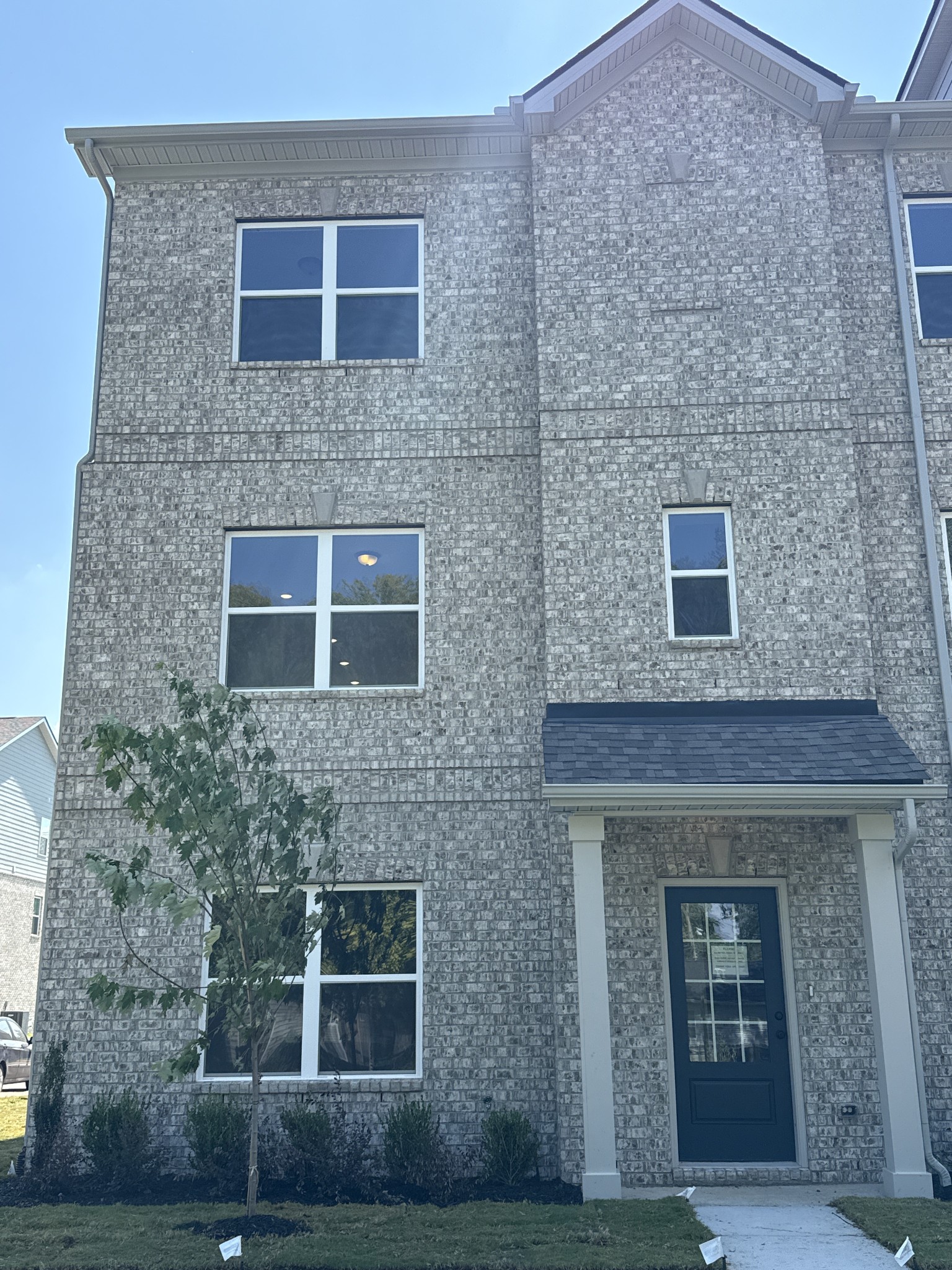 140 Rosebush Ln — photo