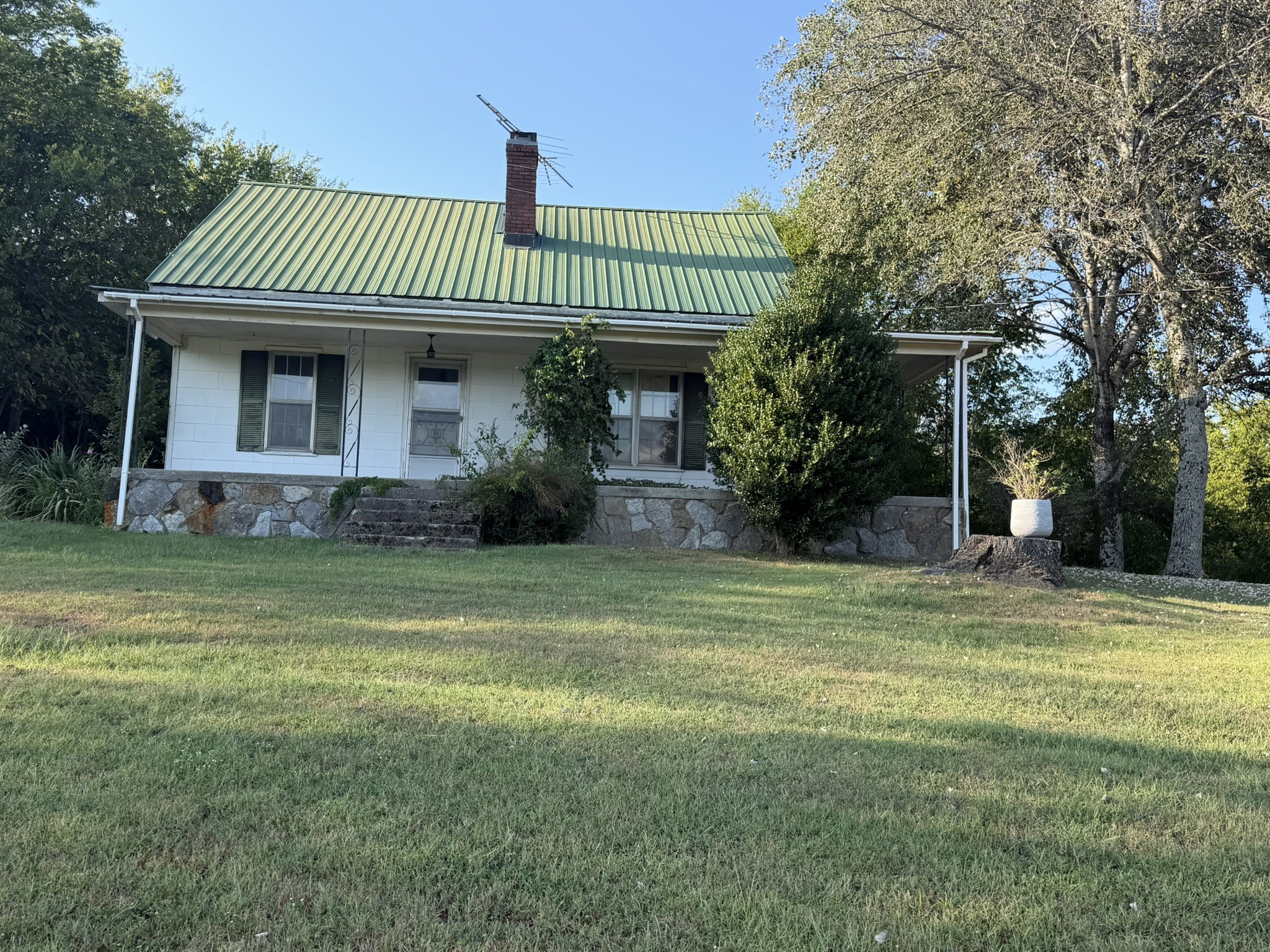 300 W Main St — photo