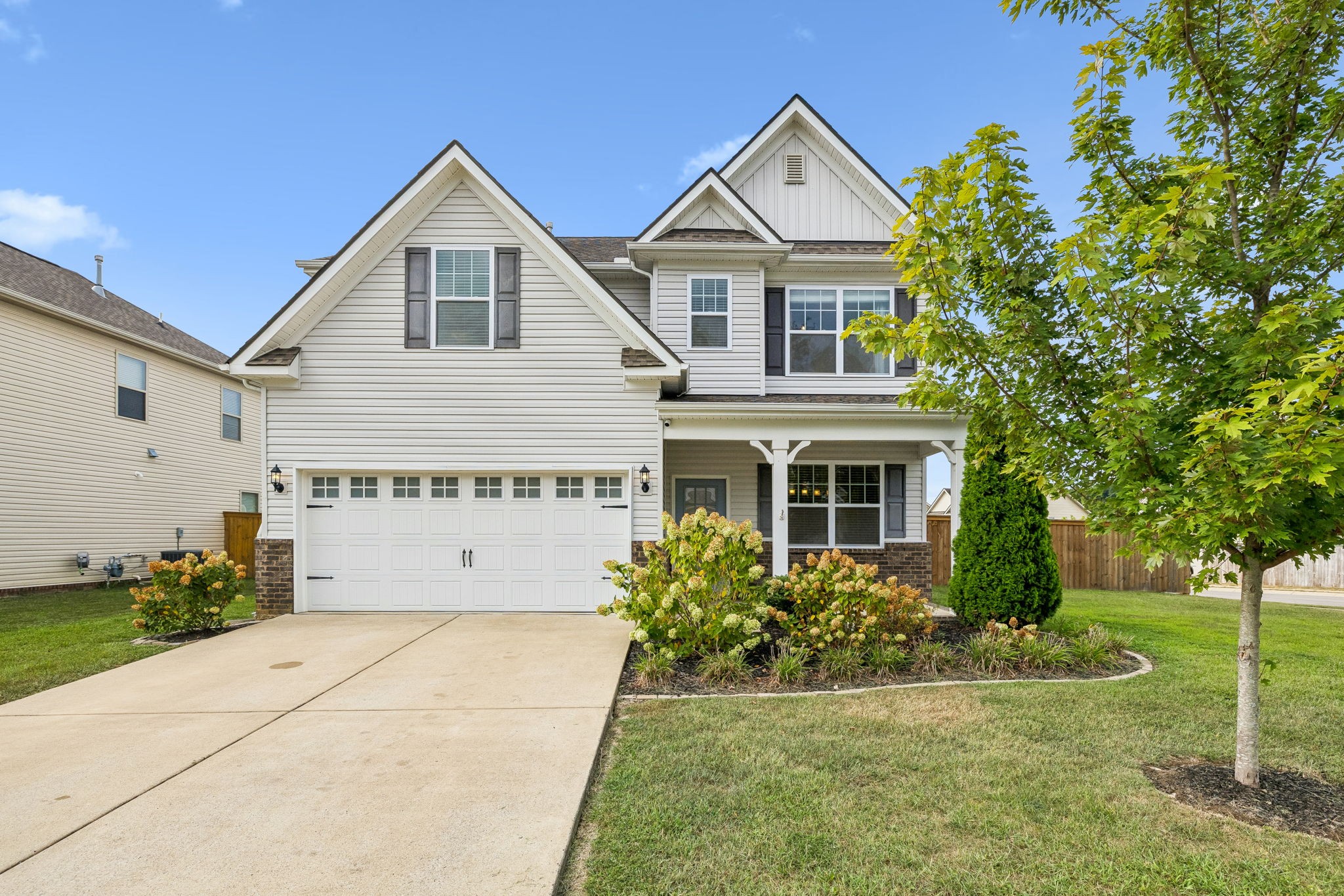 1045 Keeneland Dr — photo
