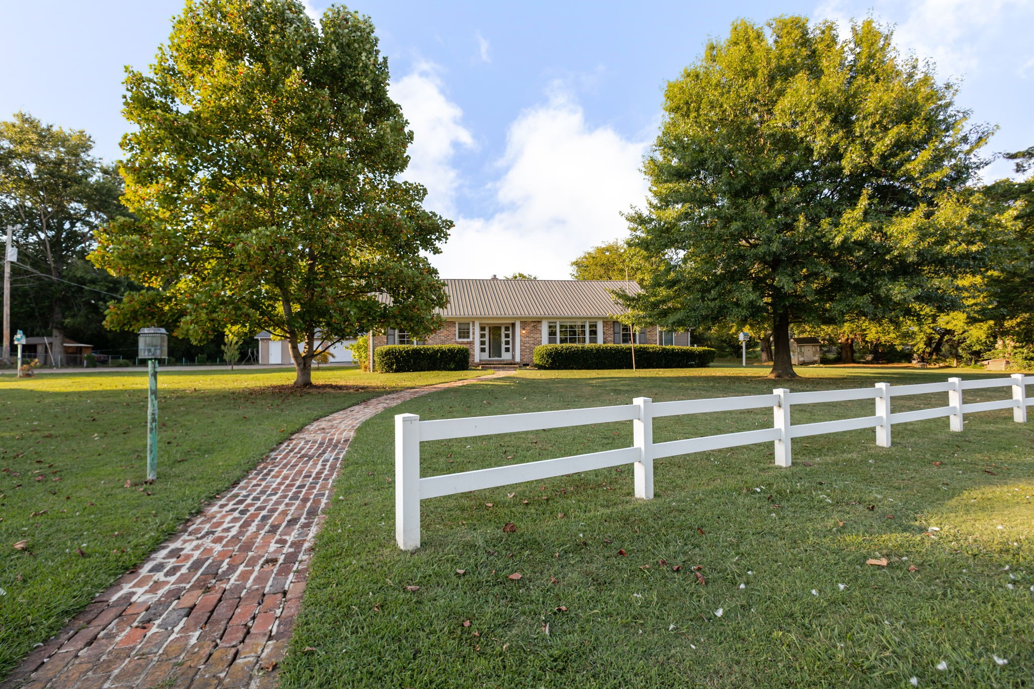 313 Hickory Dr — photo