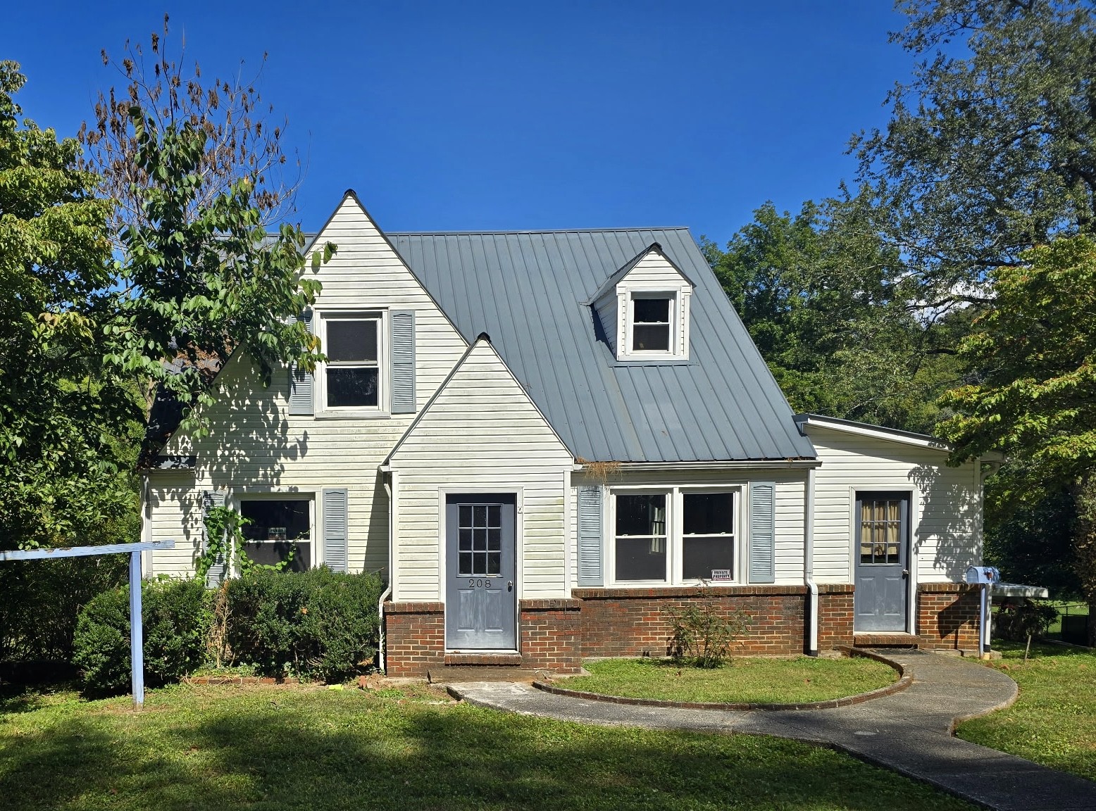 208 Westwood Dr — photo