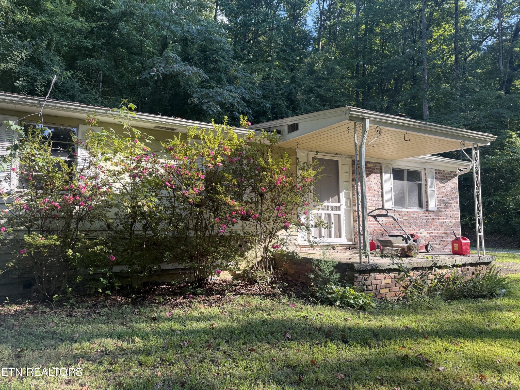 2832 Rifle Range Drive — photo
