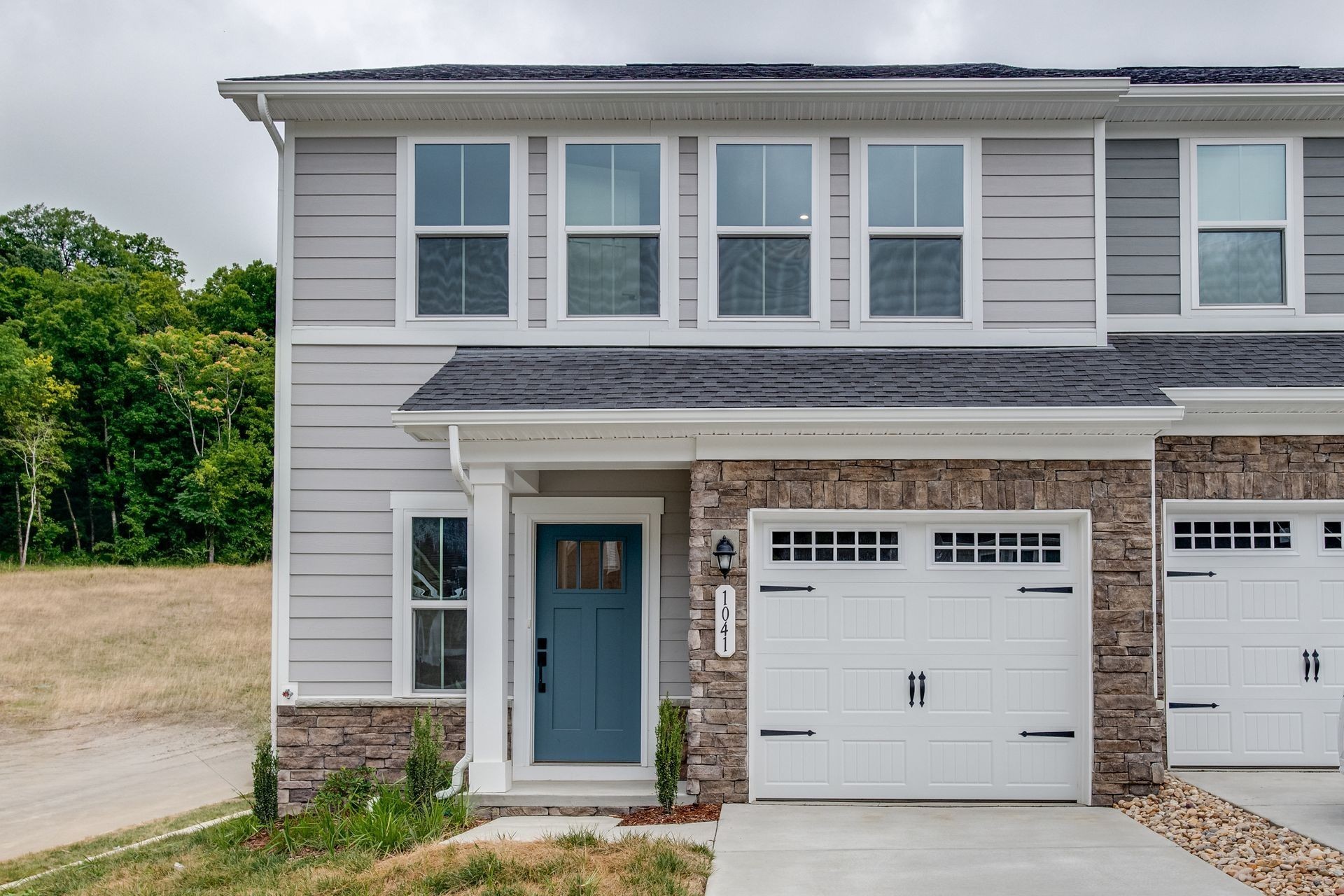 1041 Mountain View Dr — photo