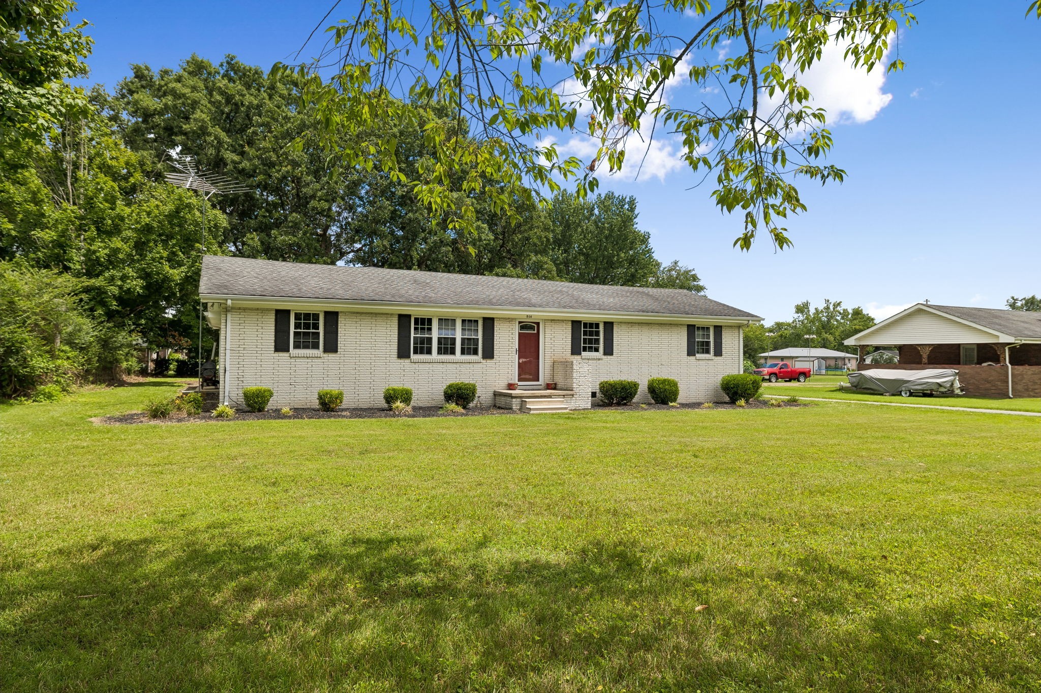 516 Crestwood Dr — photo