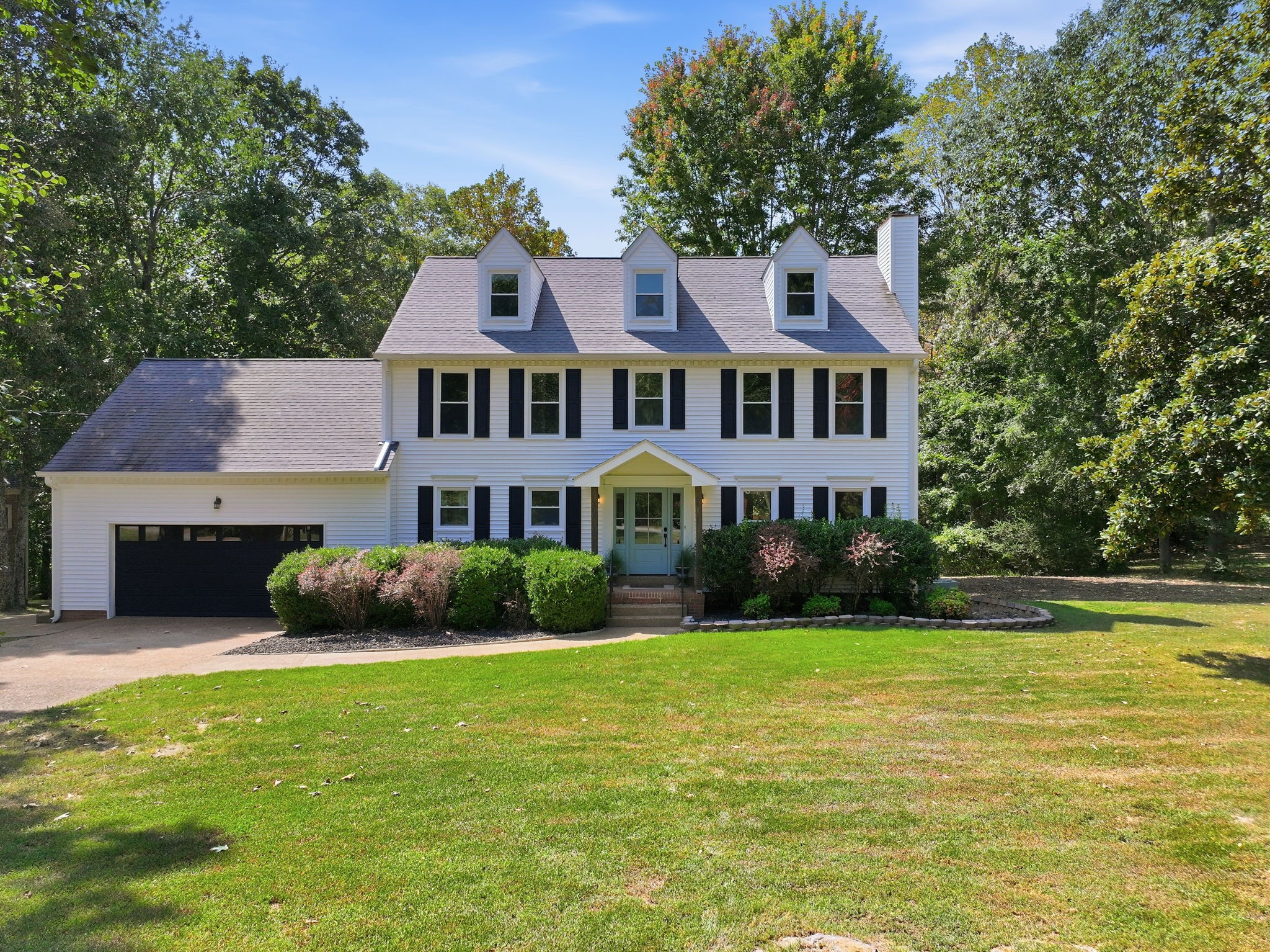 555 Beech Grove Way — photo