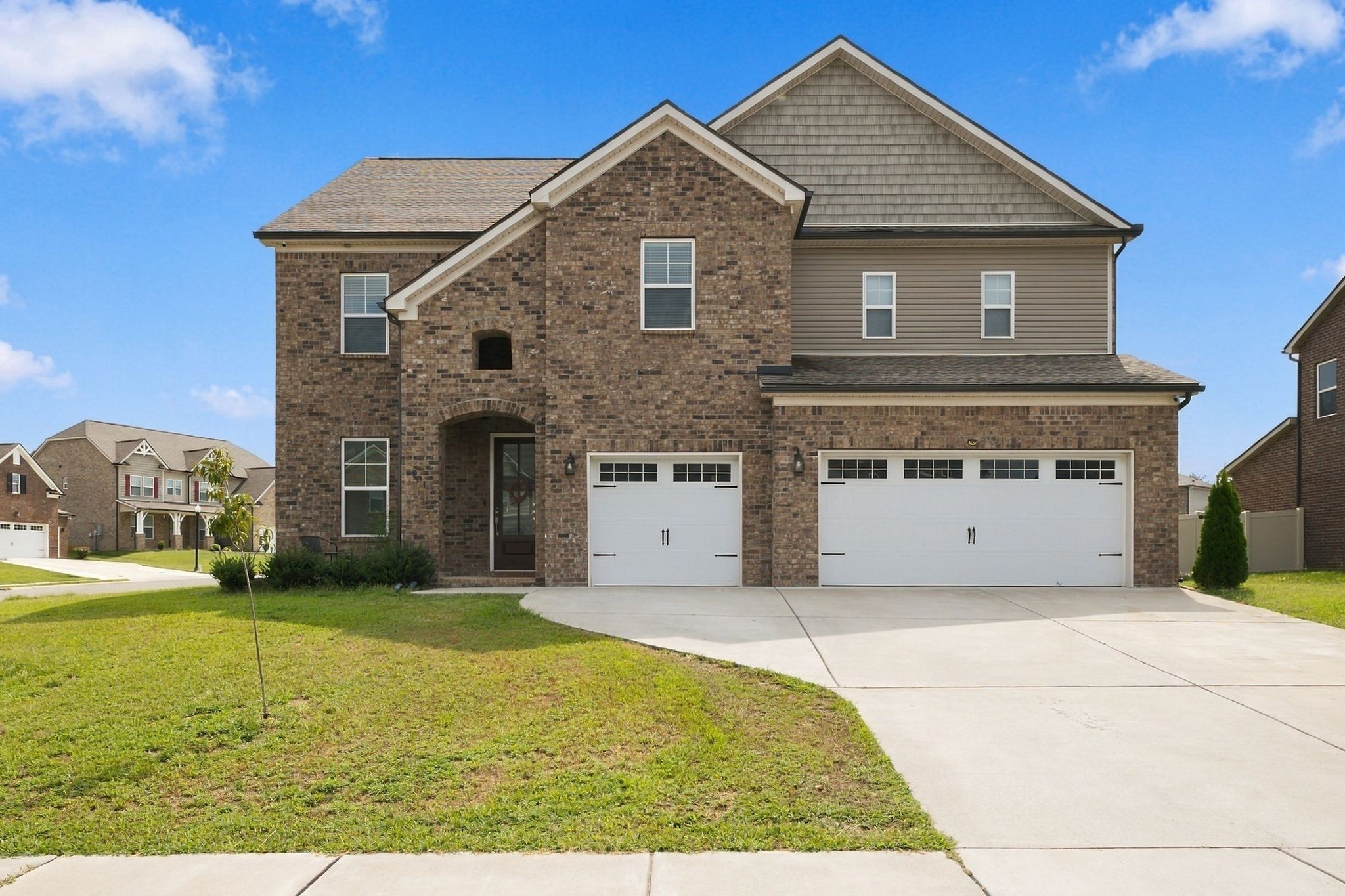 901 Carnation Dr — photo