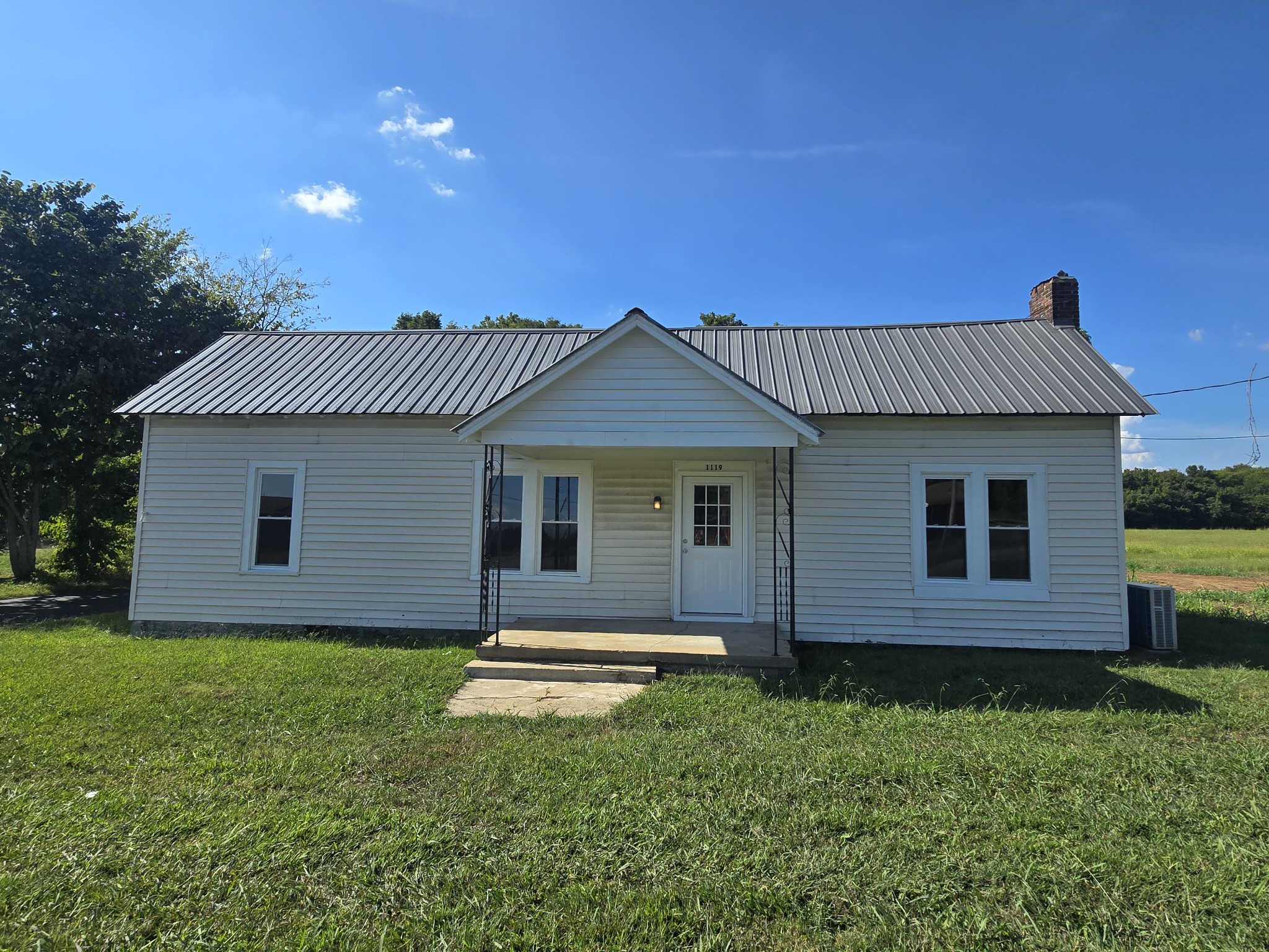 1119 N Main St — photo