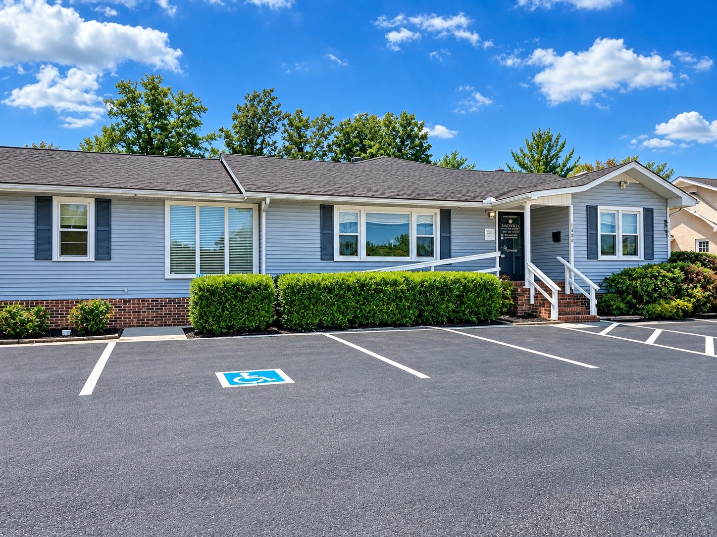 1402 Willow Dr — photo