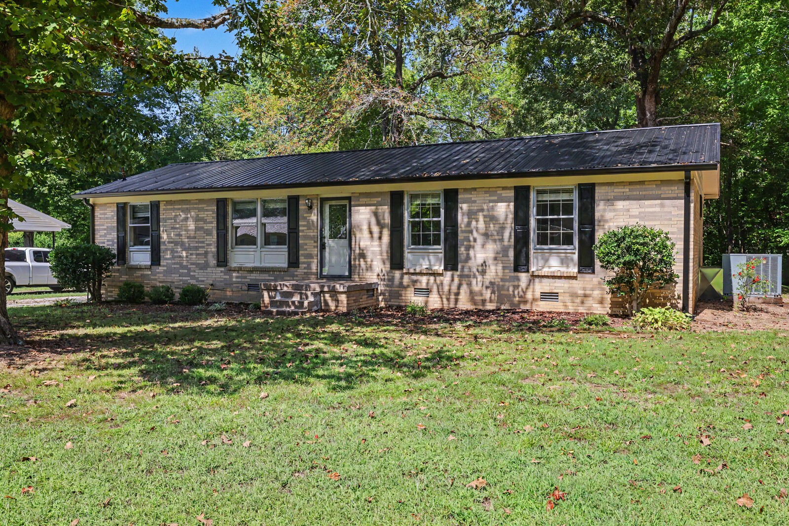761 Cherokee Dr — photo