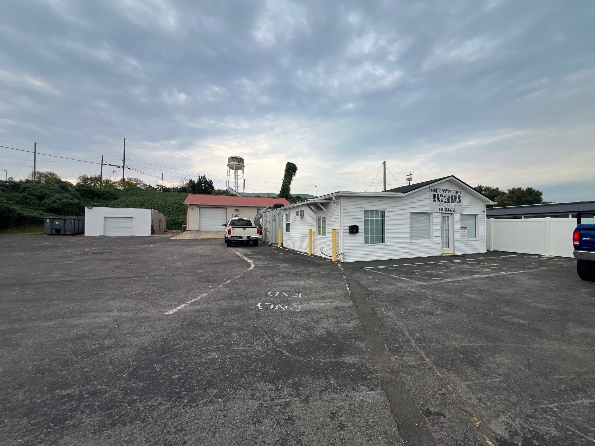 800 Memorial Blvd — photo