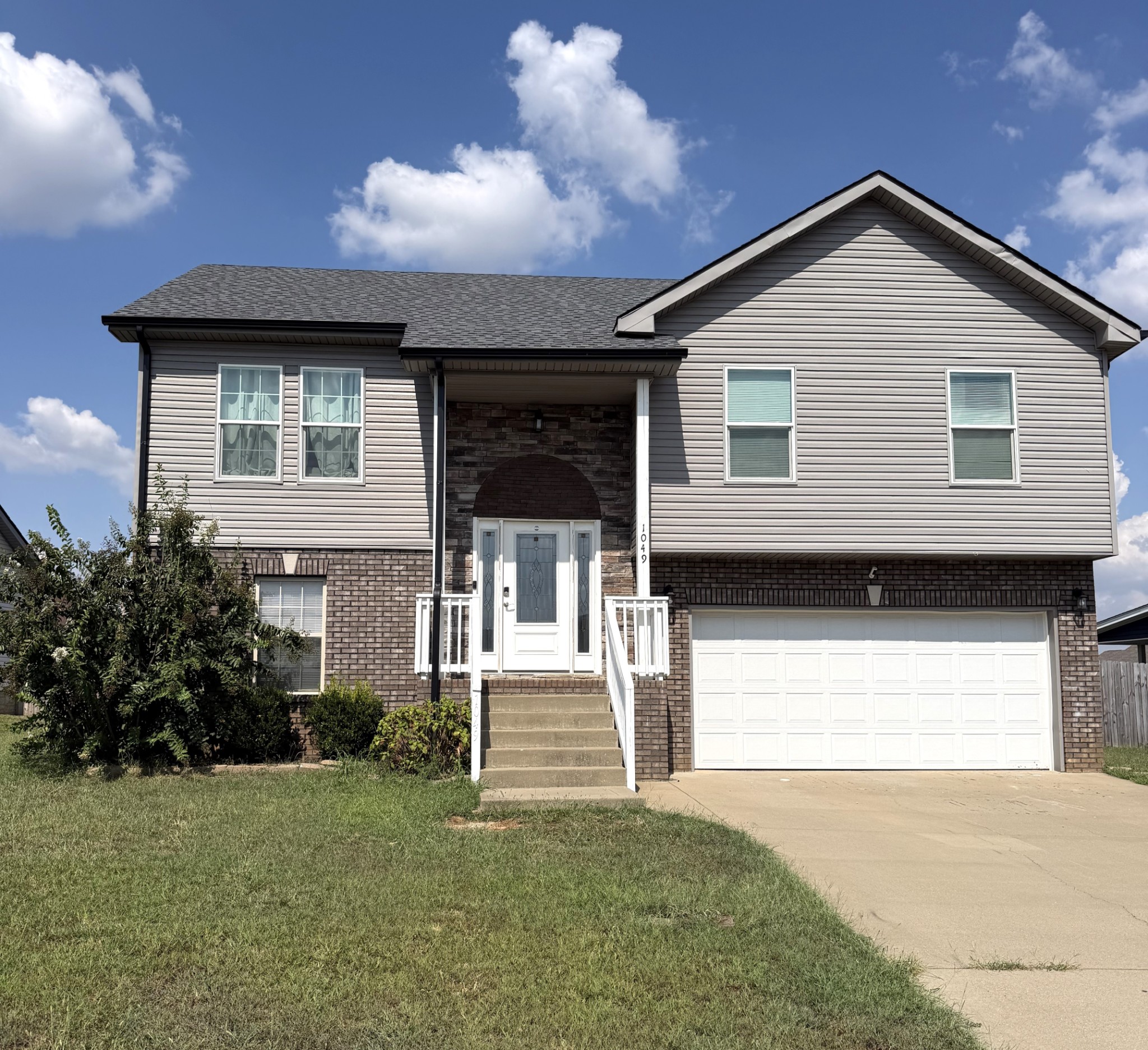 1049 Charles Thomas Dr — photo