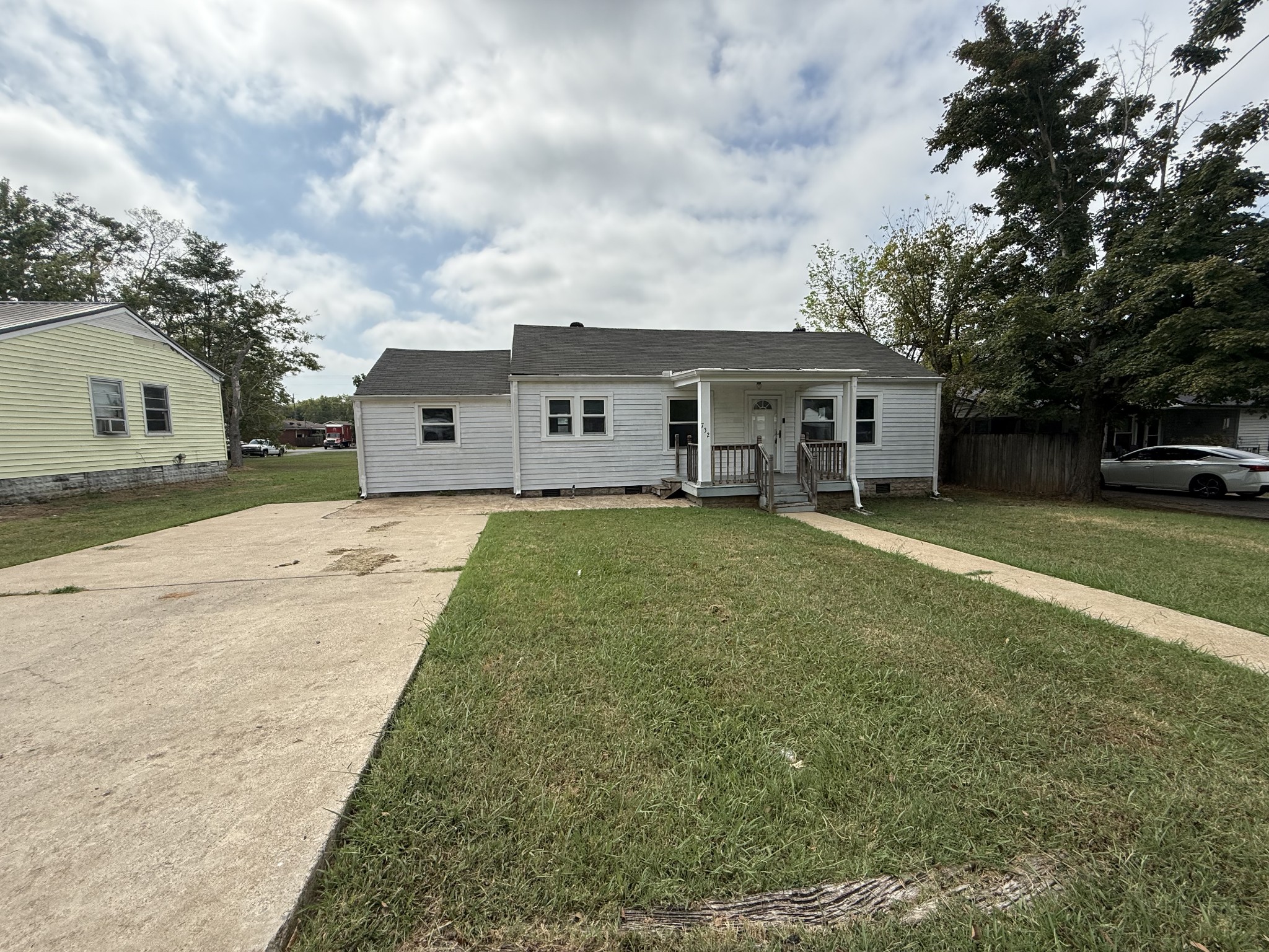 732 Meadowlane Dr — photo