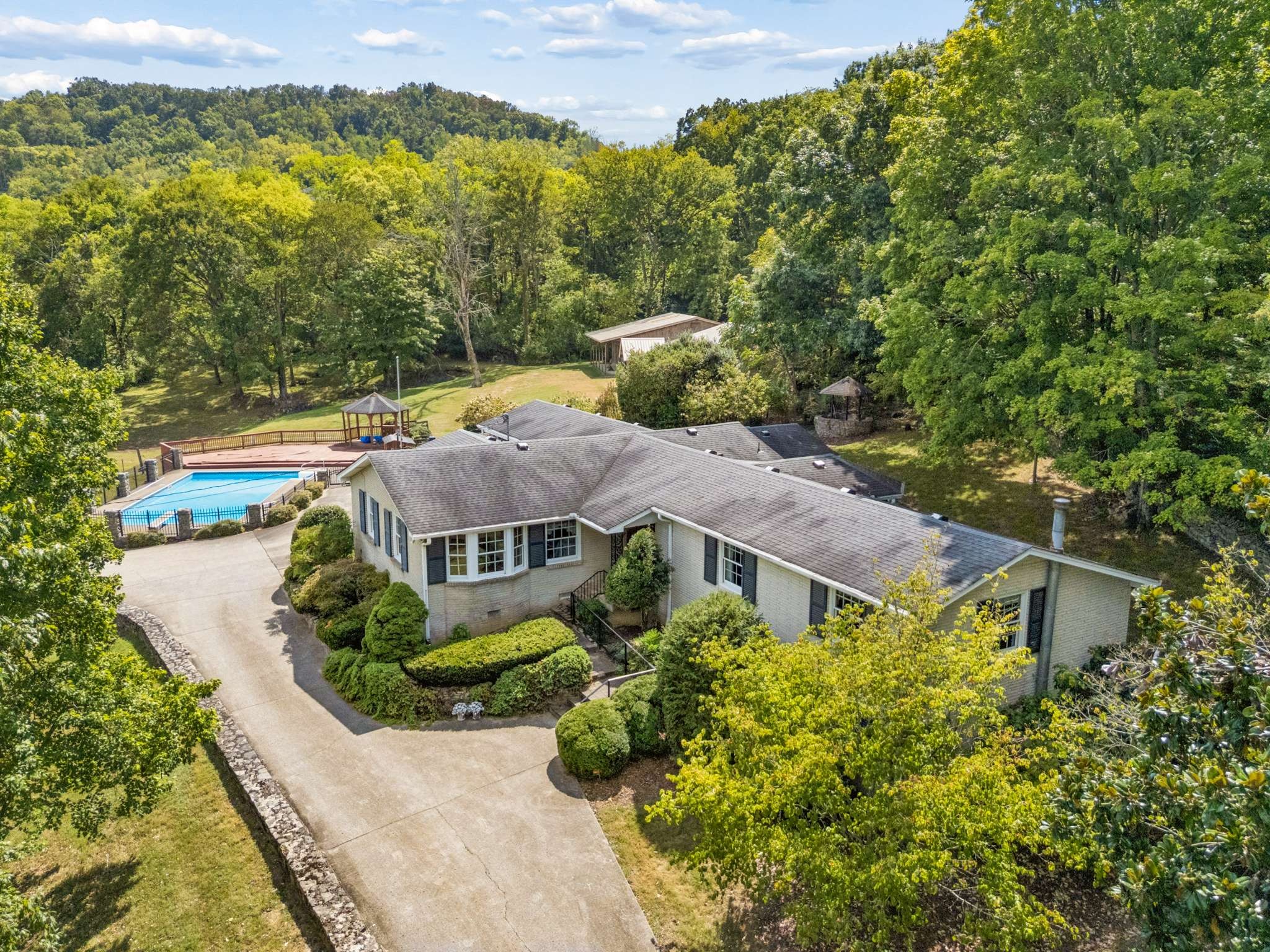 1091 Hidden Valley Rd — photo