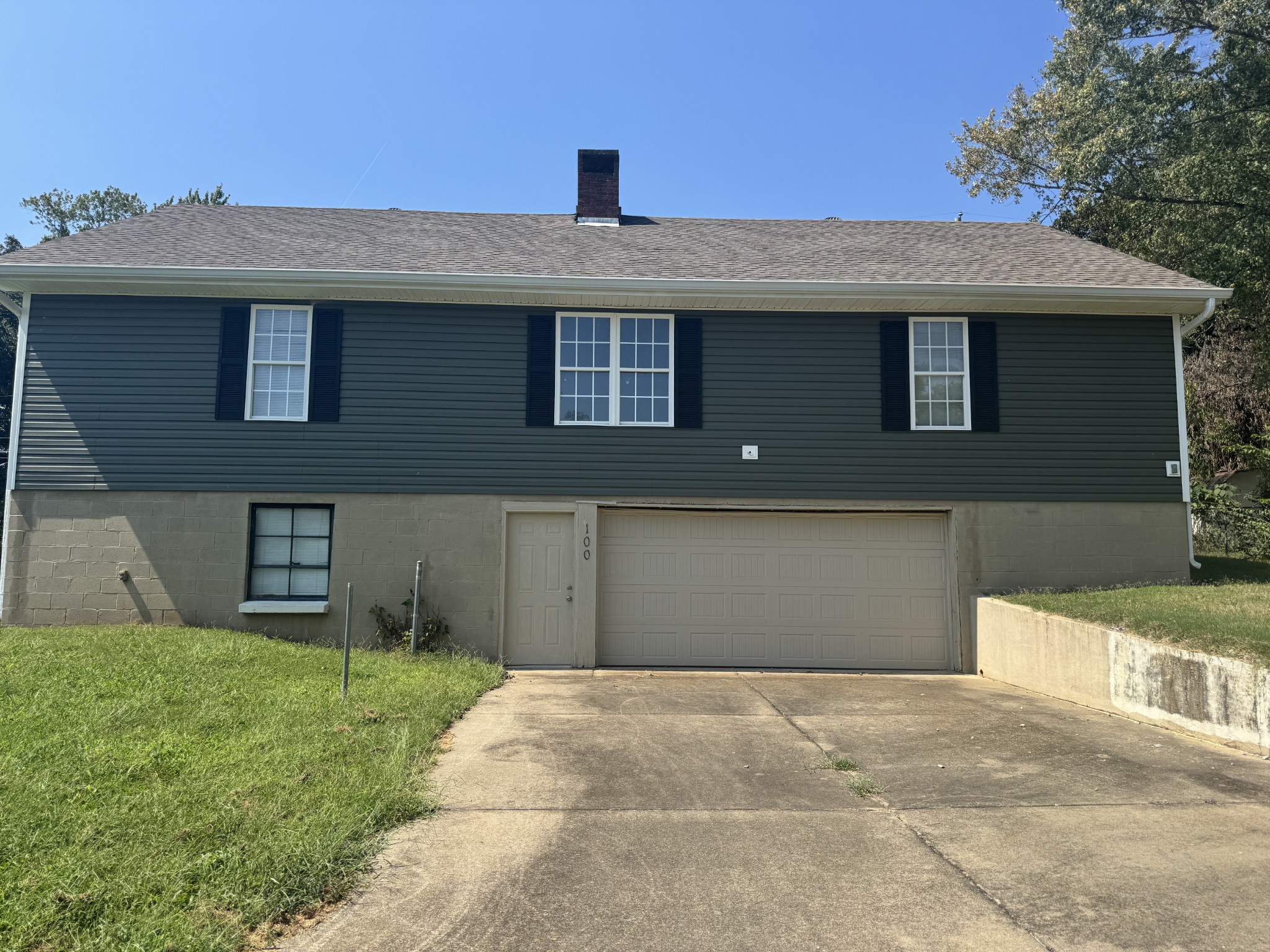 100 Riverview Dr — photo
