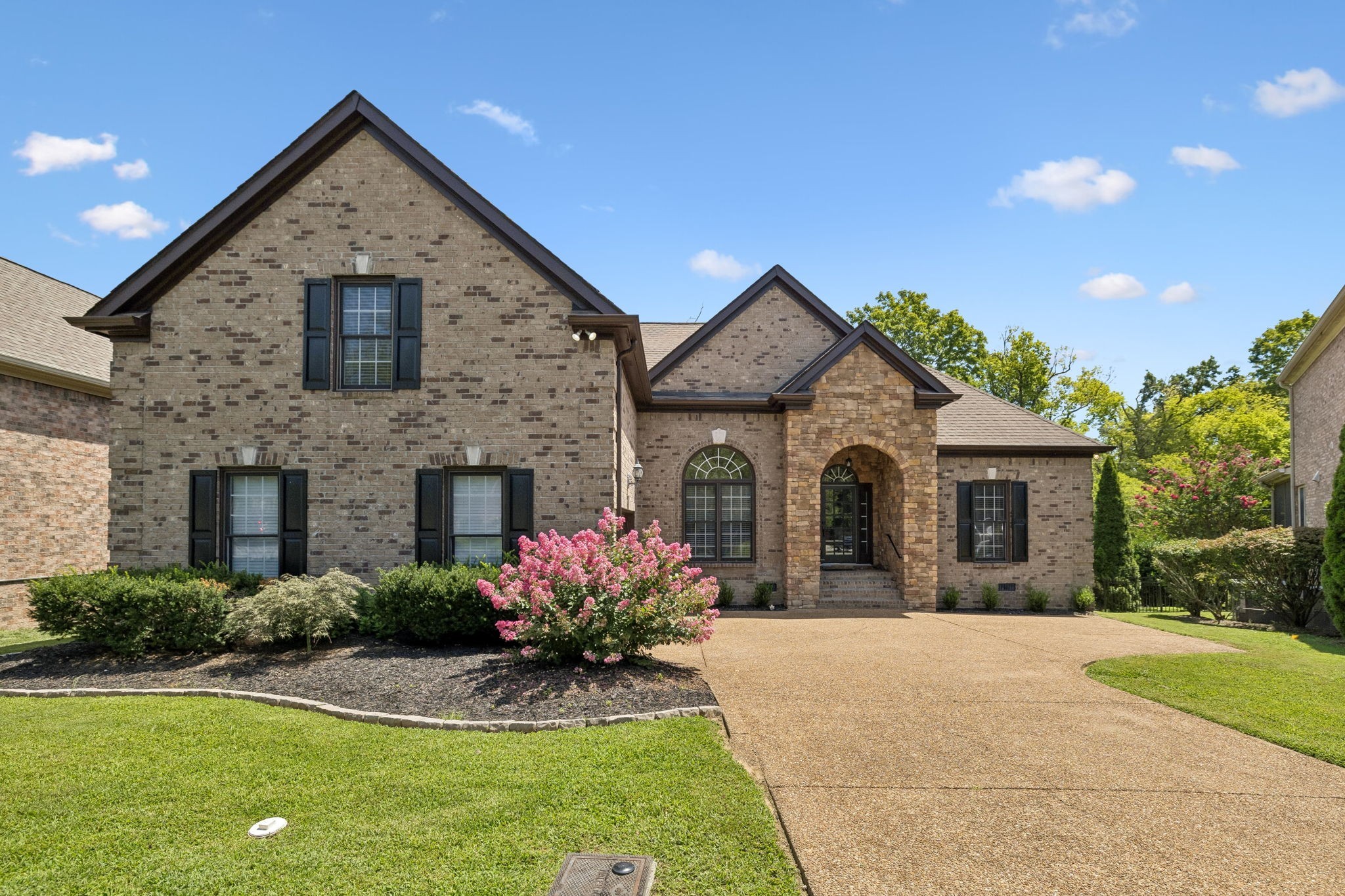 425 Caledonian Ct — photo