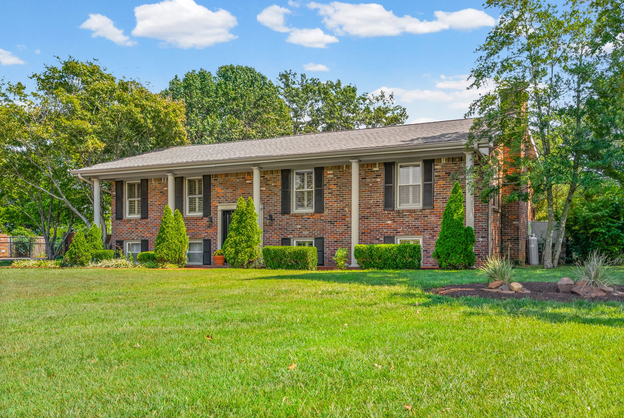 5902 Lafayette Rd — photo