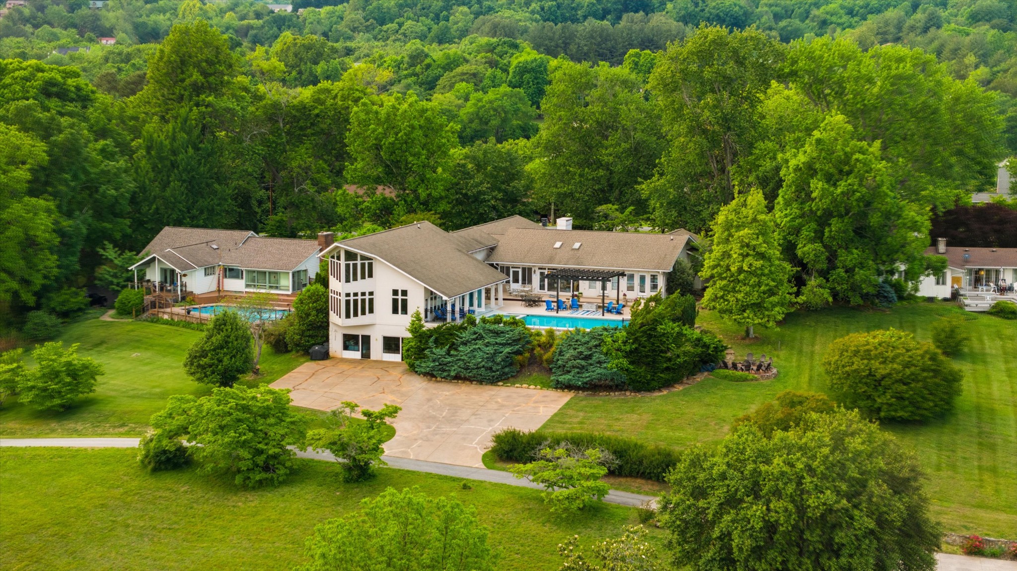 1266 Lakeview Dr — photo