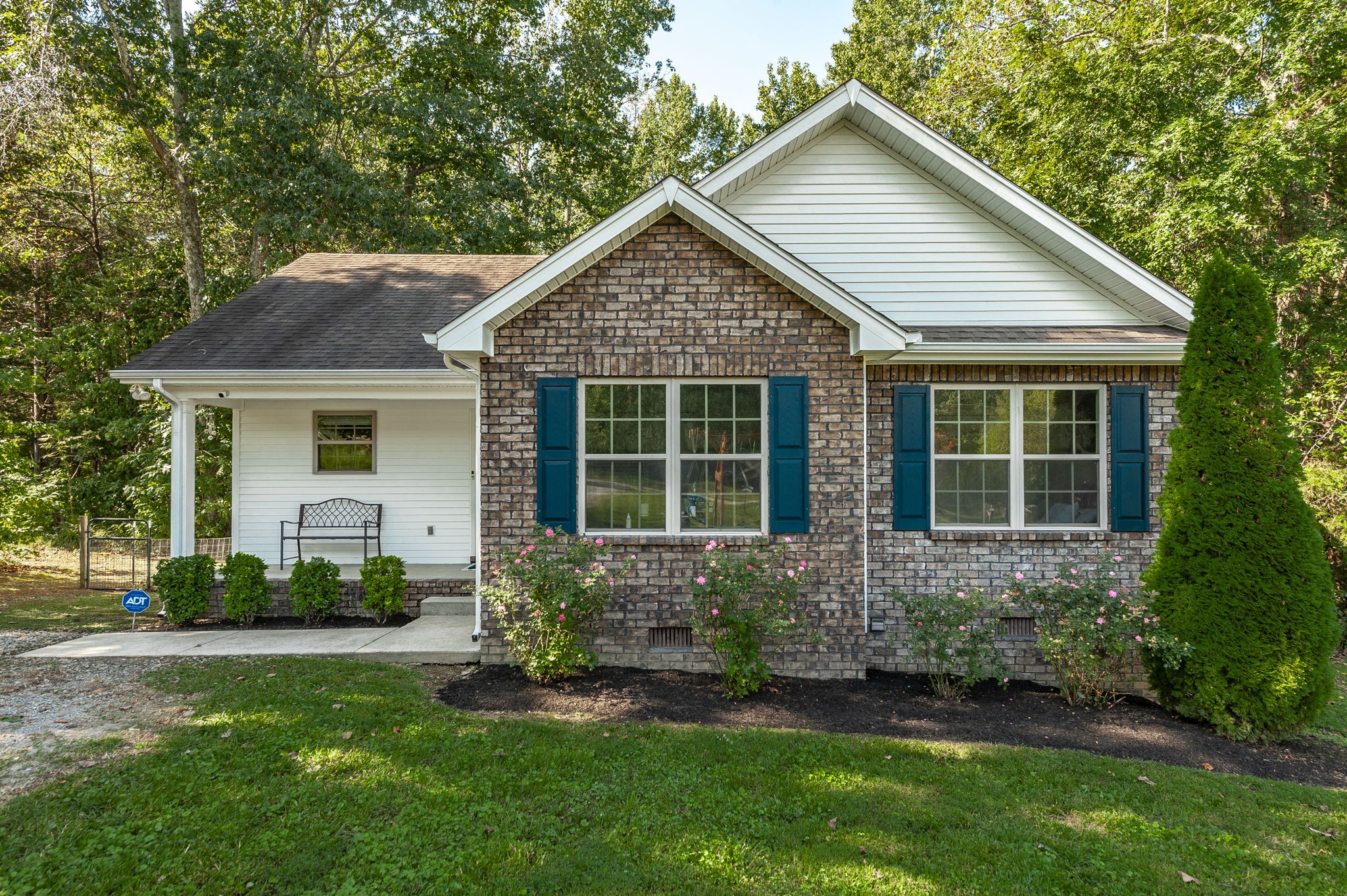 1028 Chris Dr — photo