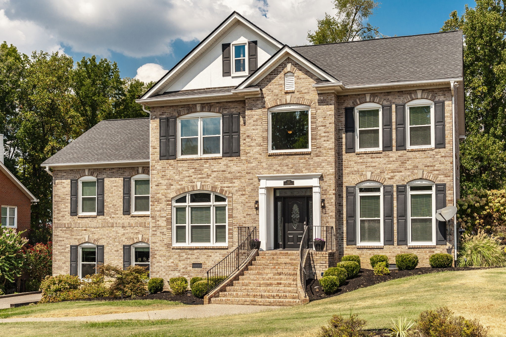 102 Fairlake Ct — photo