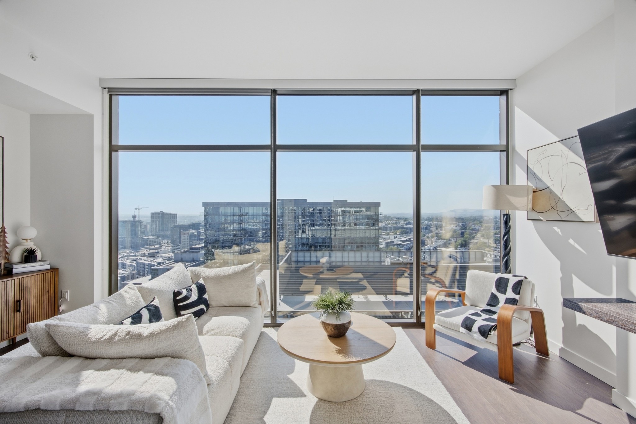 1212 Demonbreun St 2404 — photo