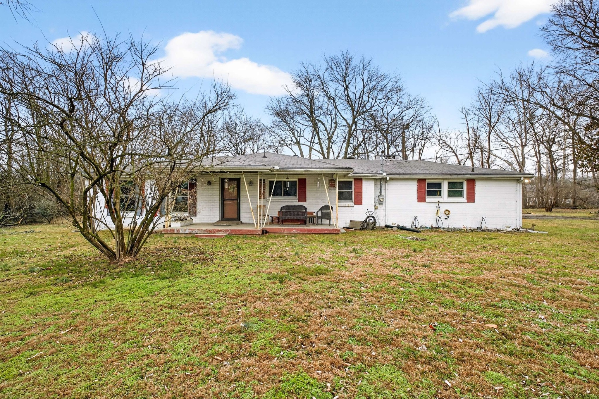 215 Ewing Dr — photo