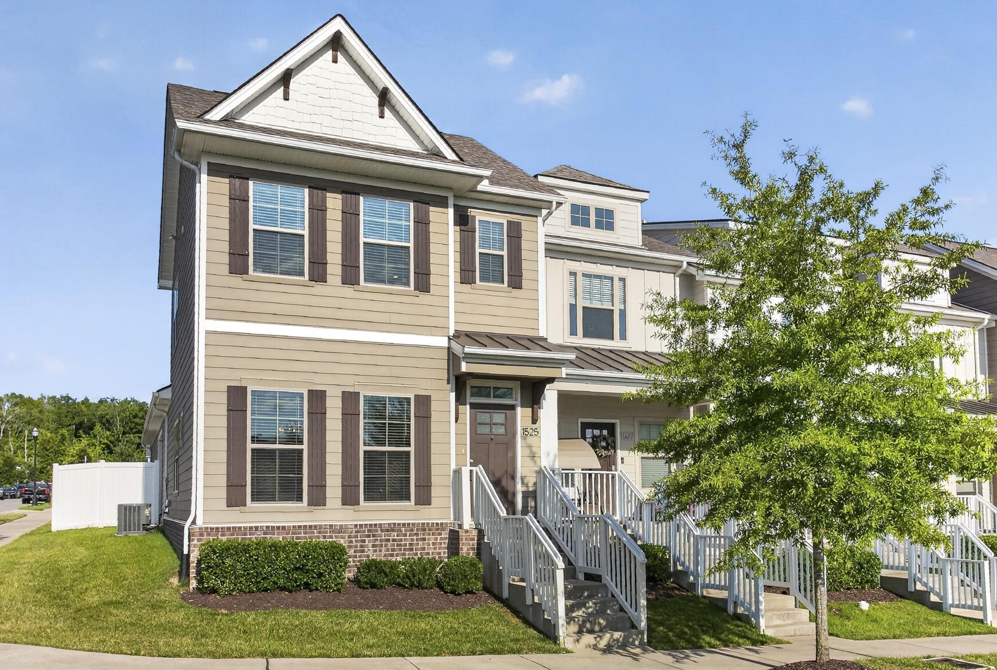 1525 White Tip Ln — photo