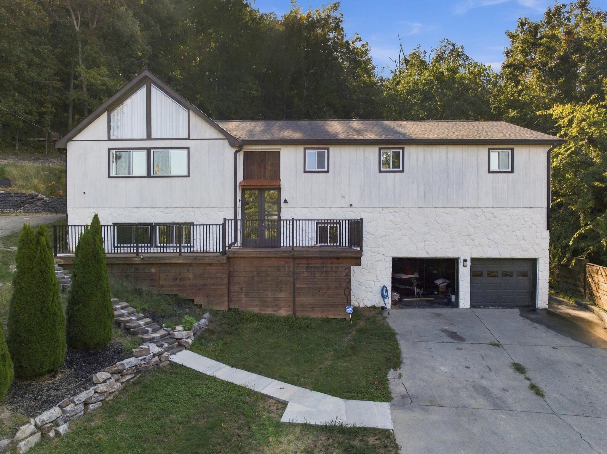 2901 Huckleberry Lane — photo