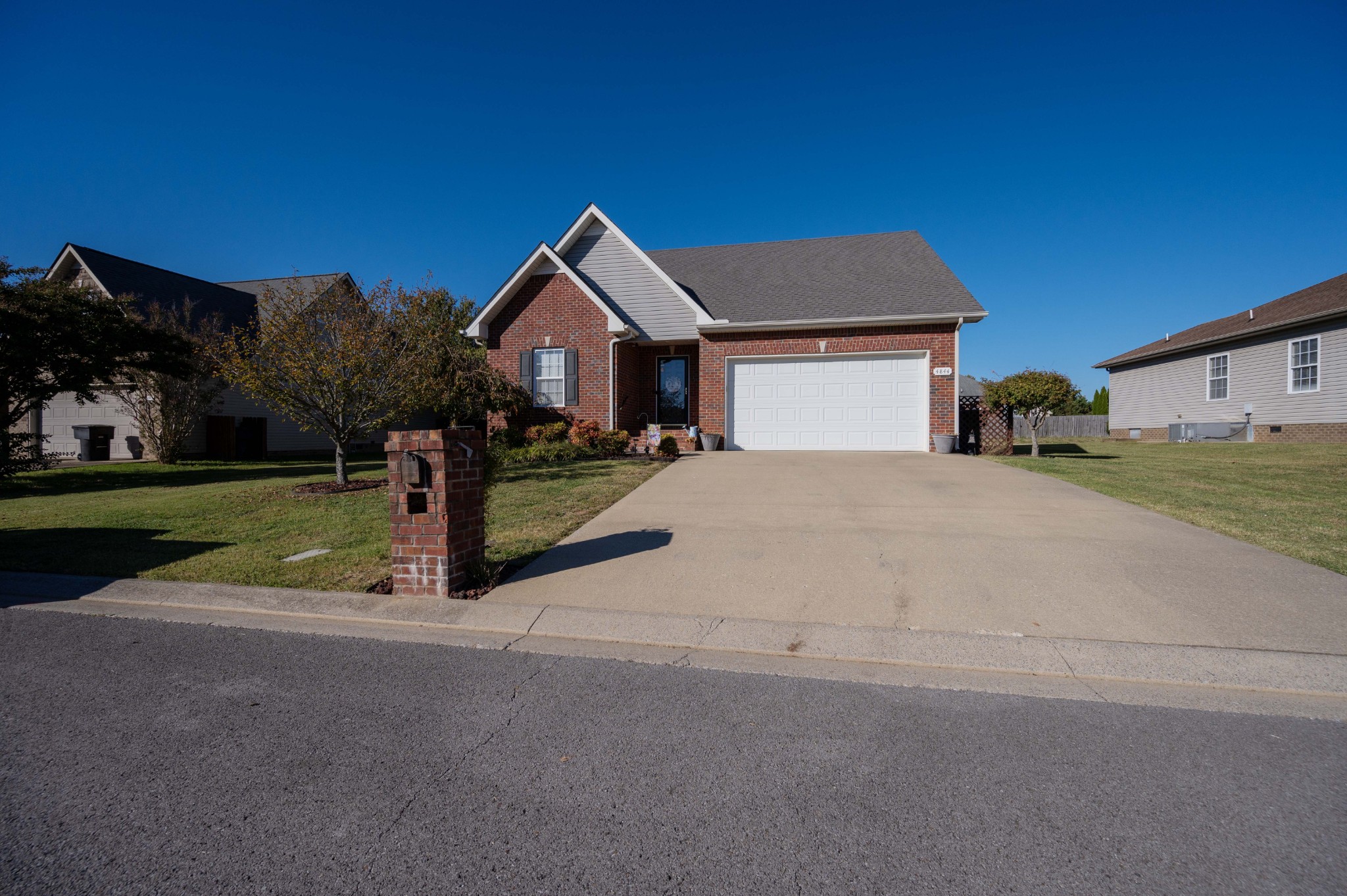 4844 Ark Ln — photo