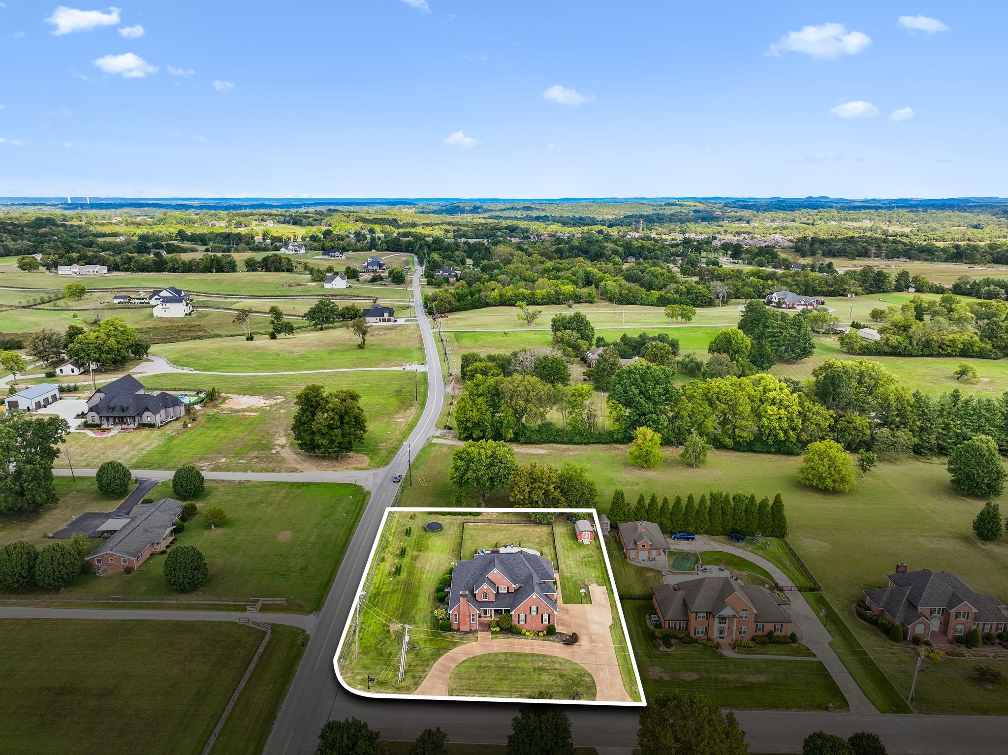 2401 W Clay Dr — photo