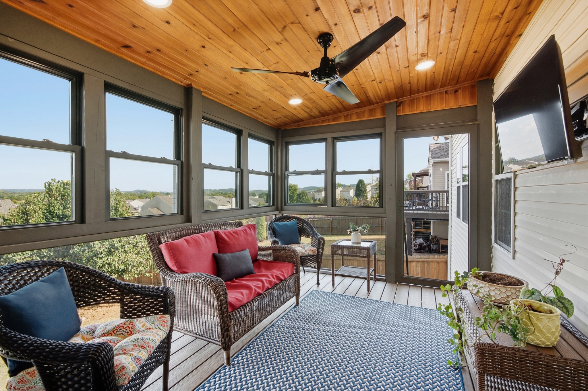 553 Wolfeboro Ln — photo