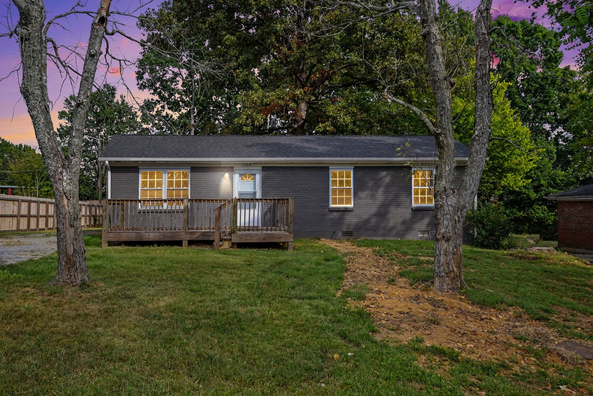 1706 Woodside Dr — photo
