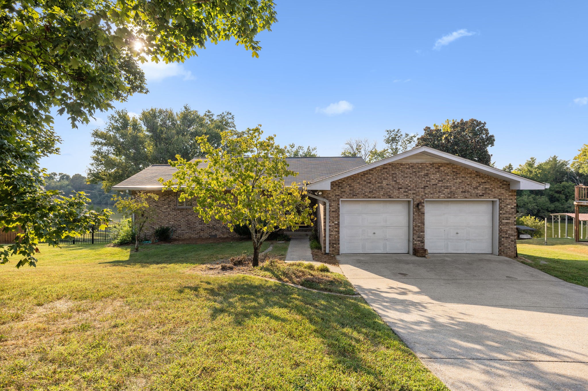 371 Lakeview Dr — photo