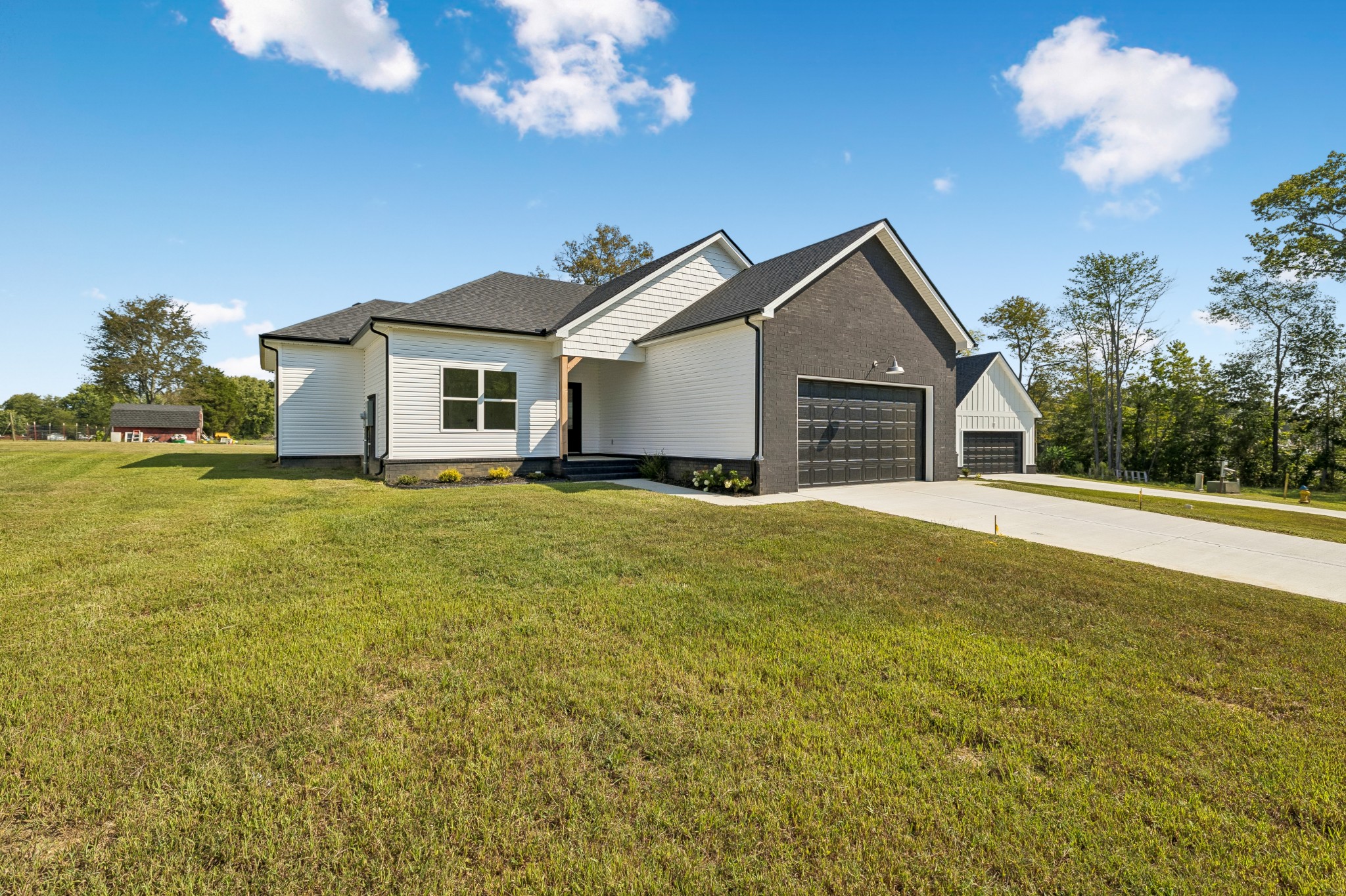 194 Vickers Rd — photo