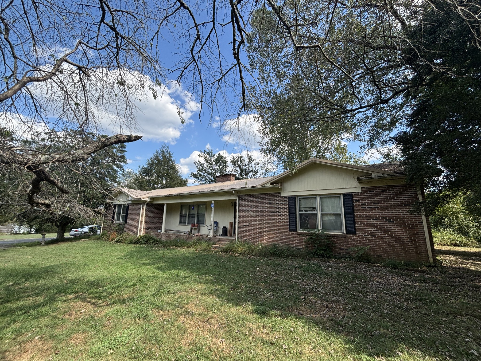 735 Hickory Dr — photo