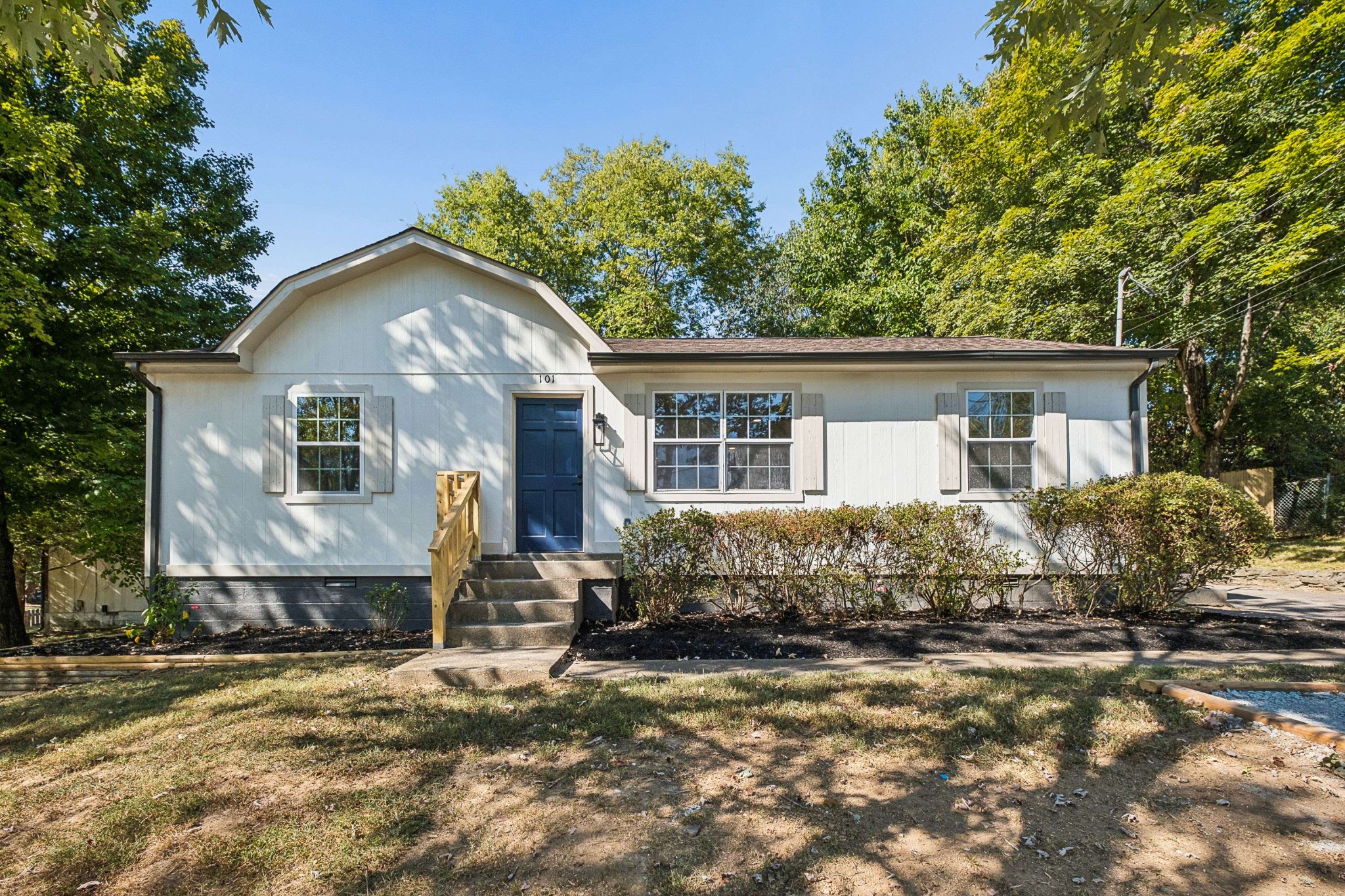 101 Robert Yoest Dr — photo