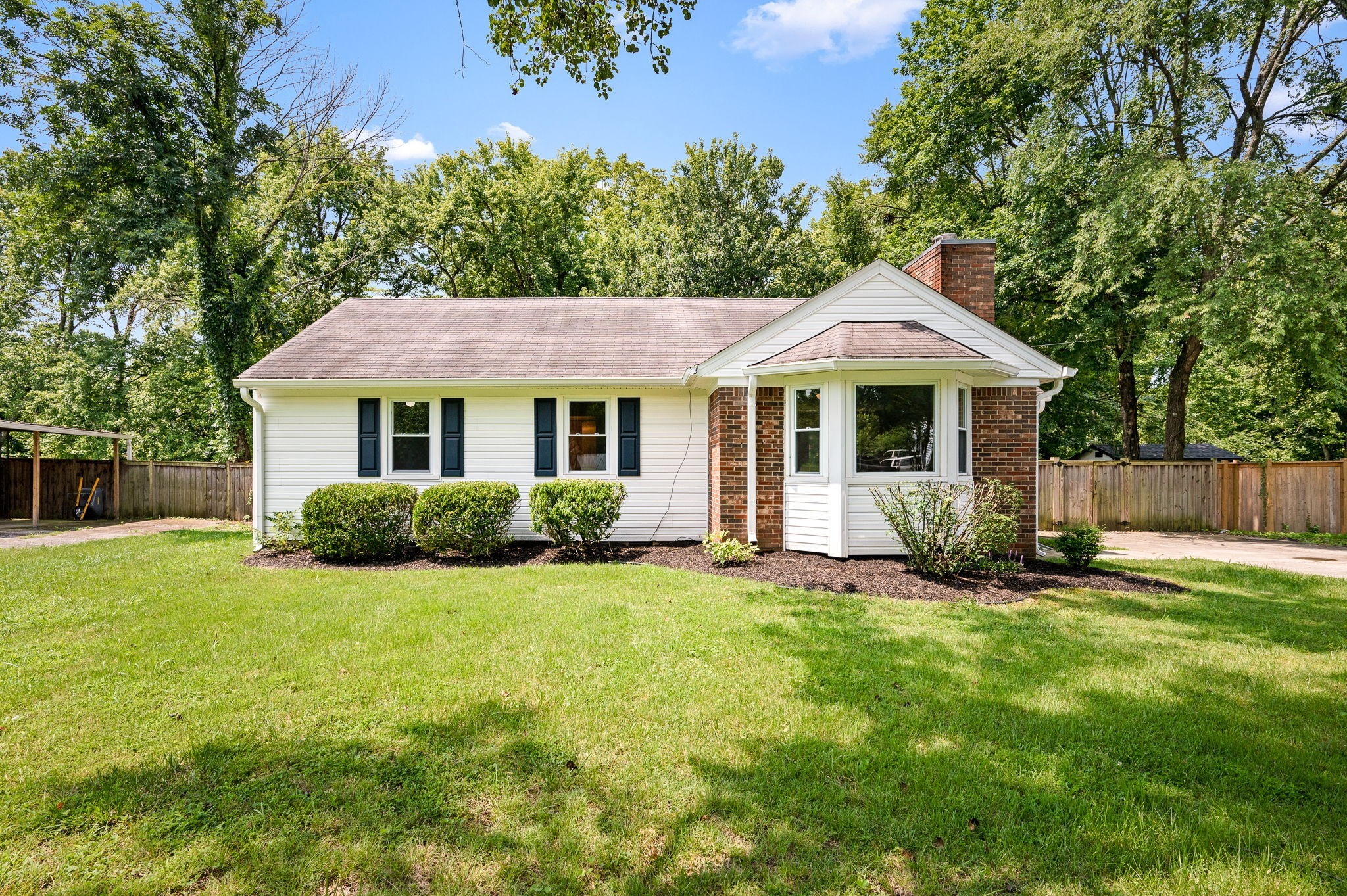 121 Sunnymeade Dr — photo