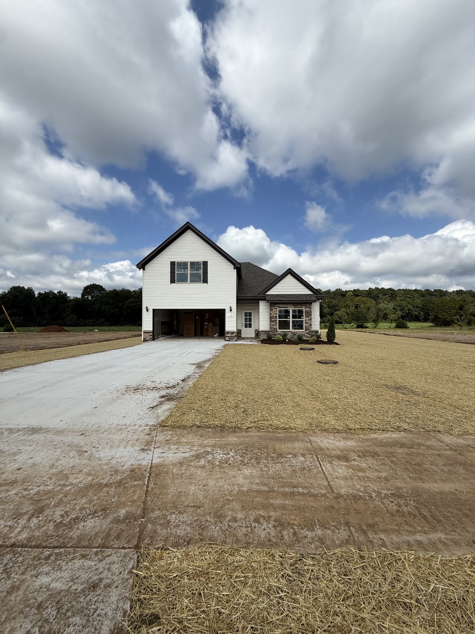 734 Creekbend Ln — photo