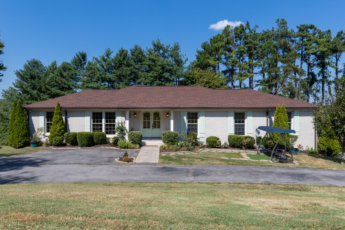 2221 Castlewood Dr — photo