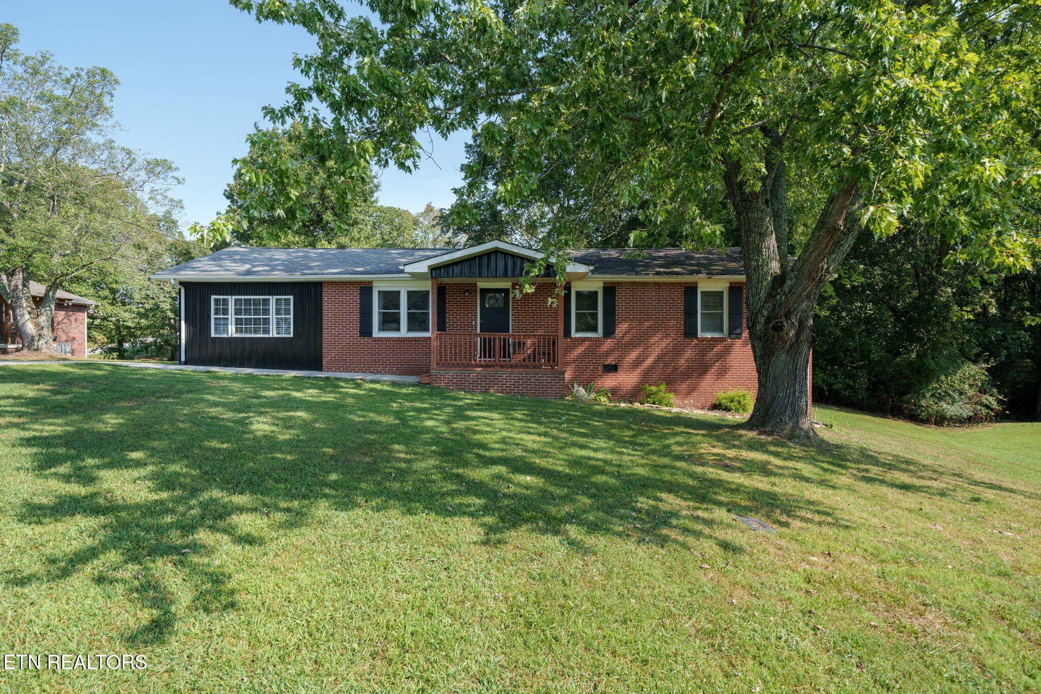 598 Glenwood Circle — photo