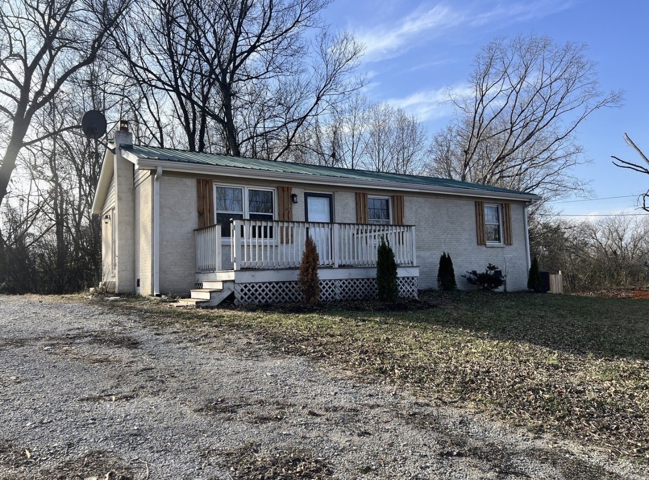 811 Southside Dr — photo