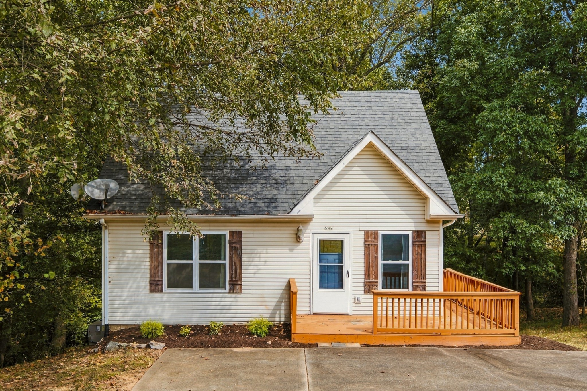 941 Applegrove Cir — photo
