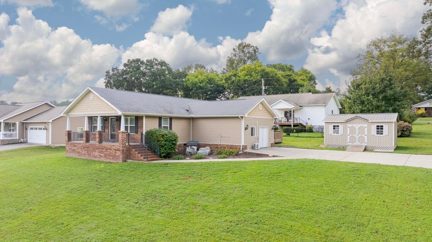 339 Foothills Dr — photo