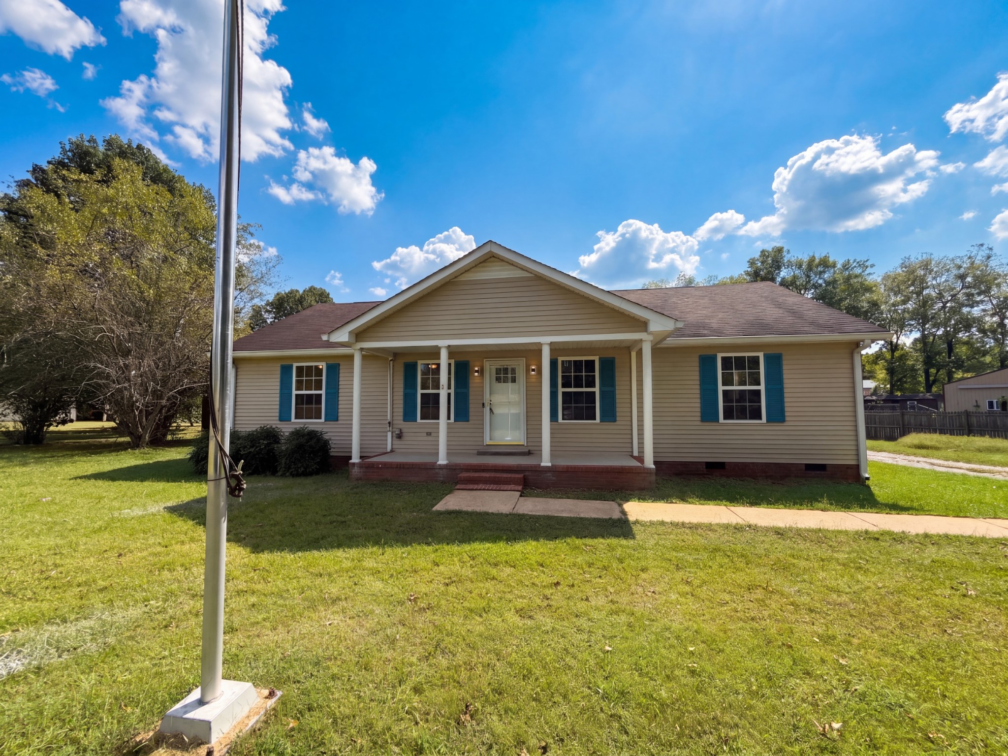 1817 Twin Caves Dr — photo
