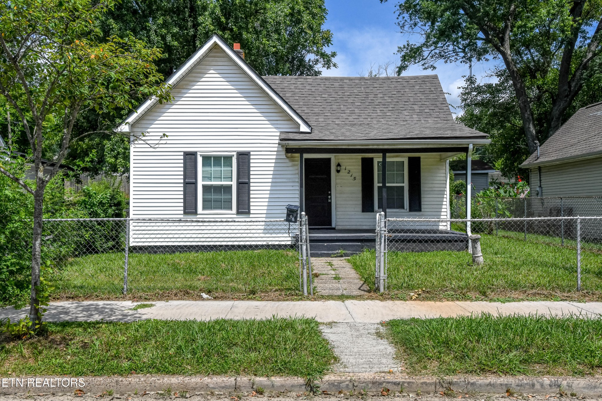 1215 Delaware Ave — photo
