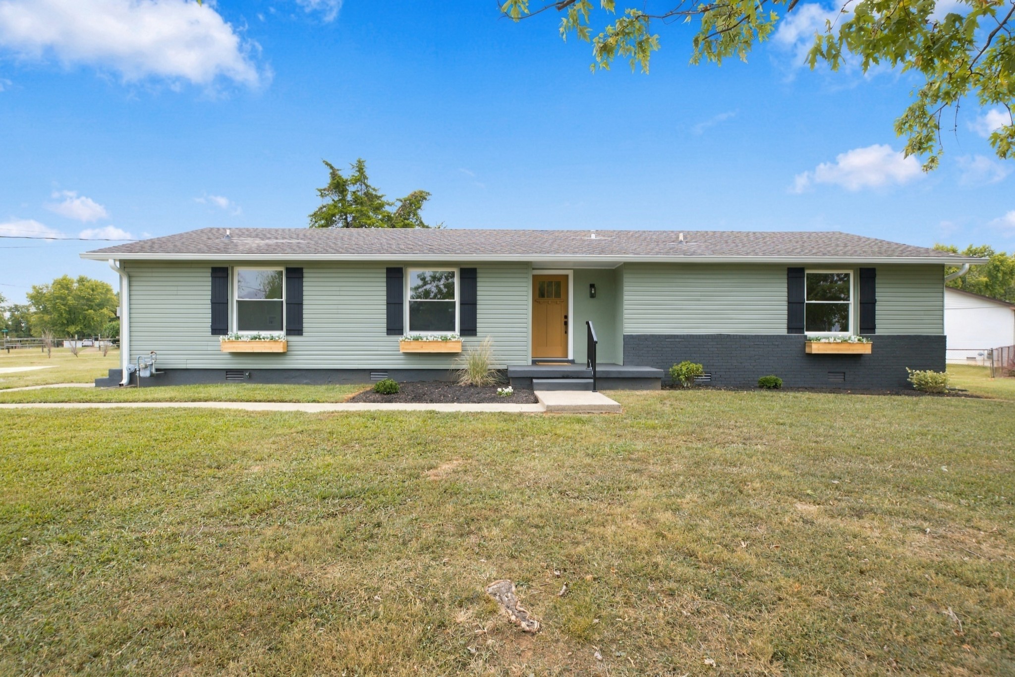 406 Pony Dr — photo